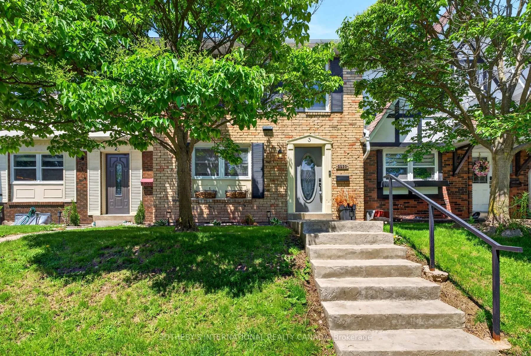 Front of Unit 3, 2230 Upper Middle Road