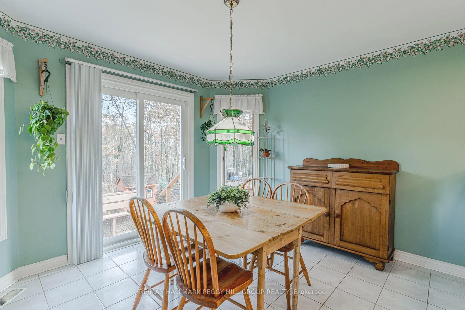 Photo 4 of 465 Ferndale Drive N, Barrie, Northwest — HOMEH