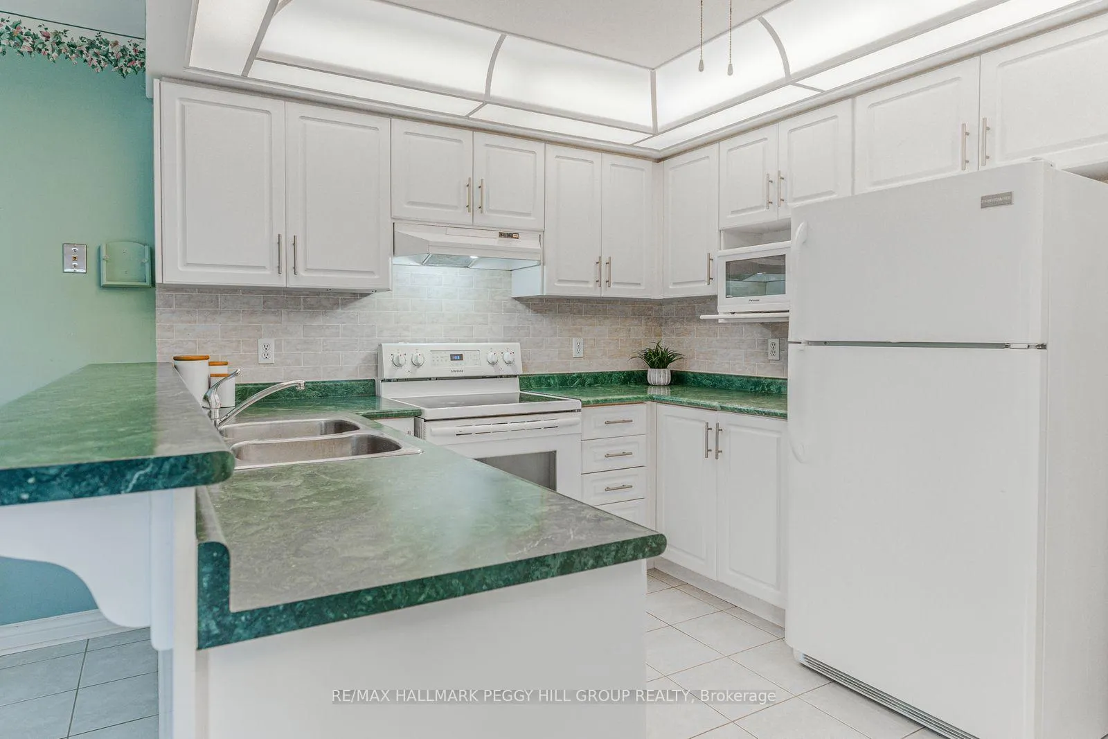 Photo 6 of 465 Ferndale Drive N, Barrie, Northwest — HOMEH