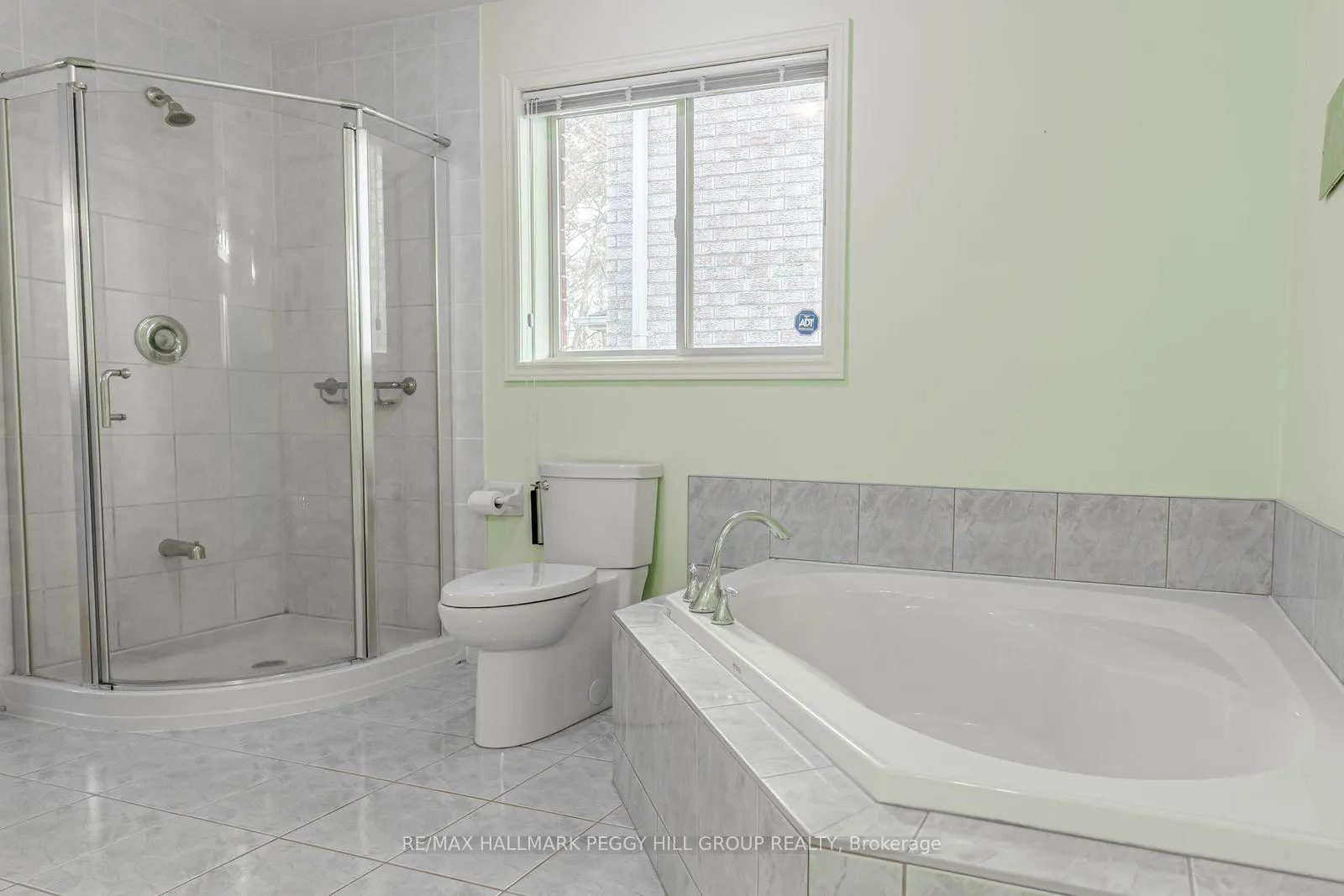 Photo 10 of 465 Ferndale Drive N, Barrie, Northwest — HOMEH
