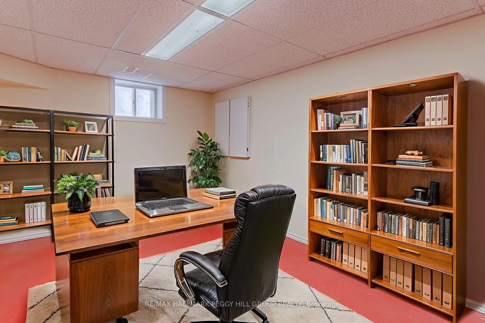 Photo 16 of 465 Ferndale Drive N, Barrie, Northwest — HOMEH