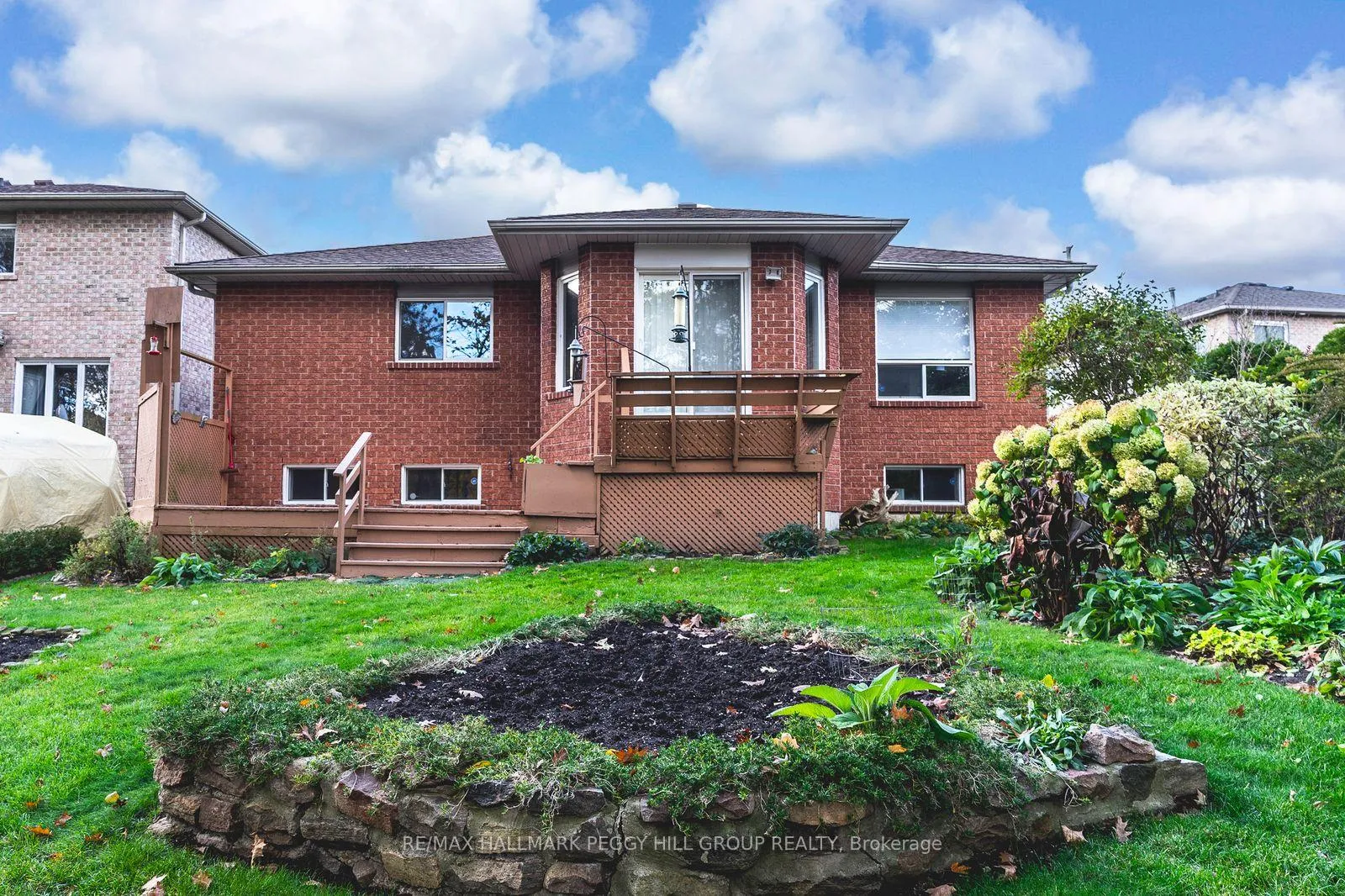 Photo 21 of 465 Ferndale Drive N, Barrie, Northwest — HOMEH