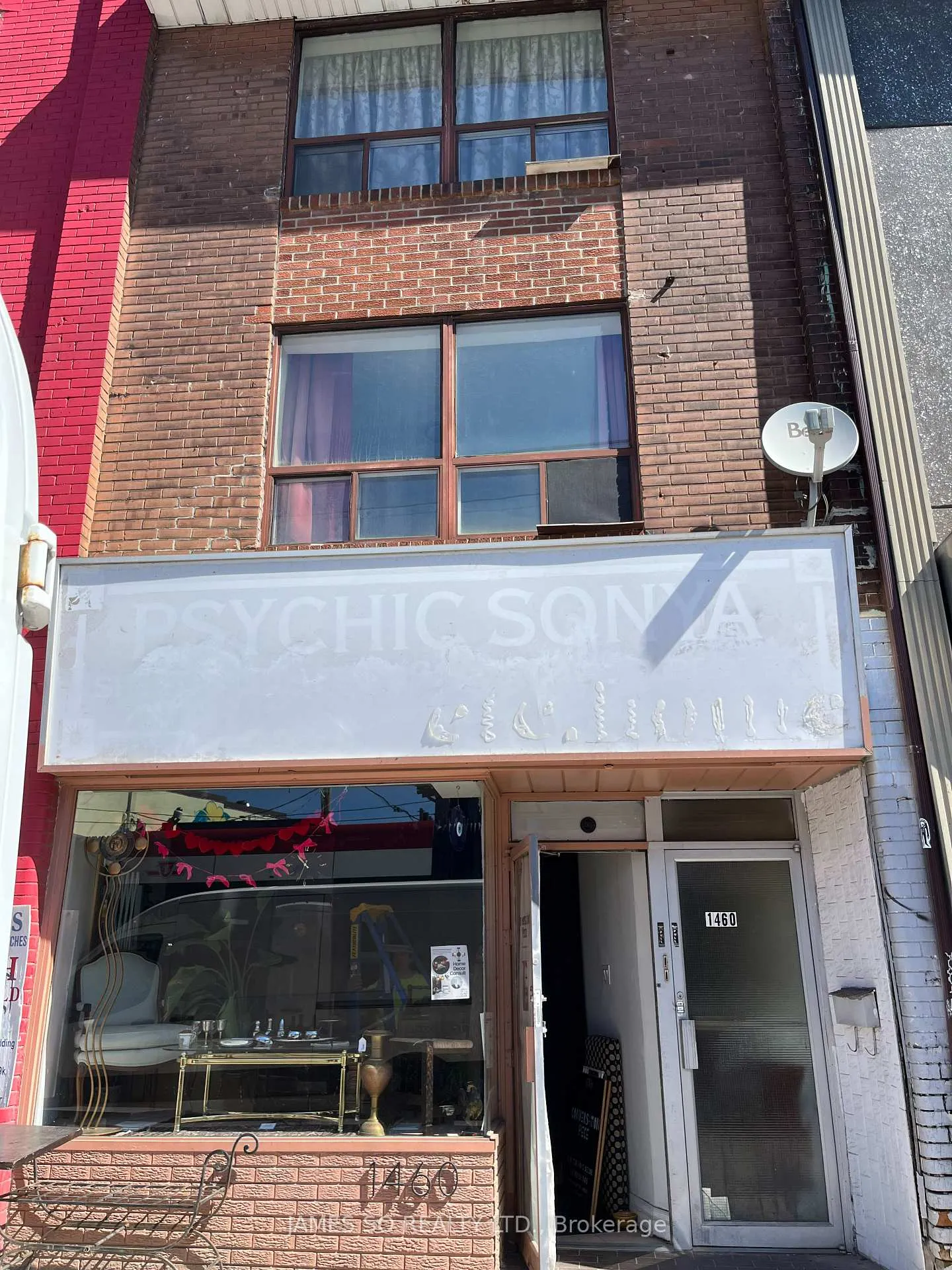 Front of Unit 2nd Floor, 1460 Dundas Street W