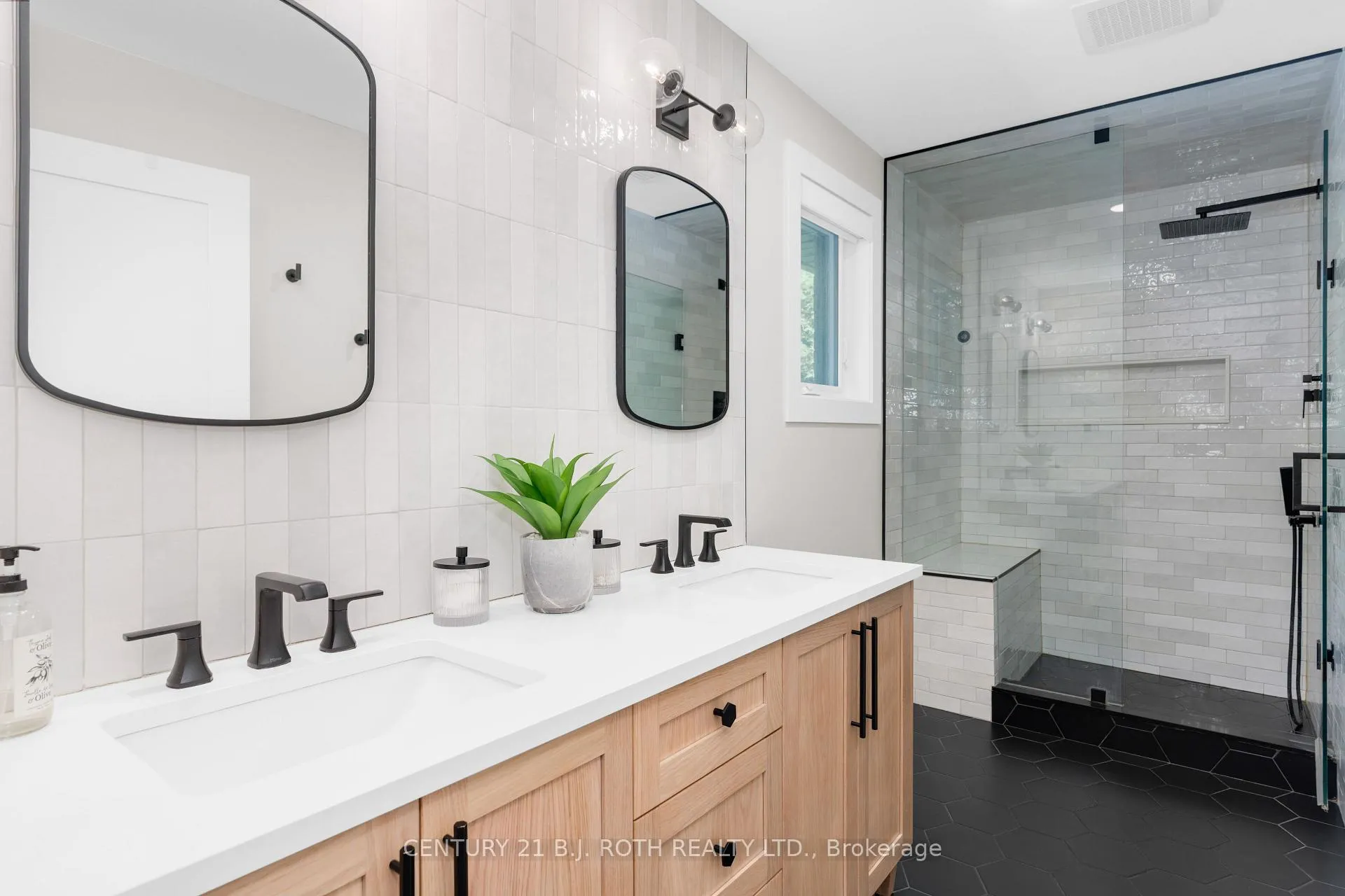 Photo 17 of 151 Wildwood Trail, Barrie, Ardagh — HOMEH