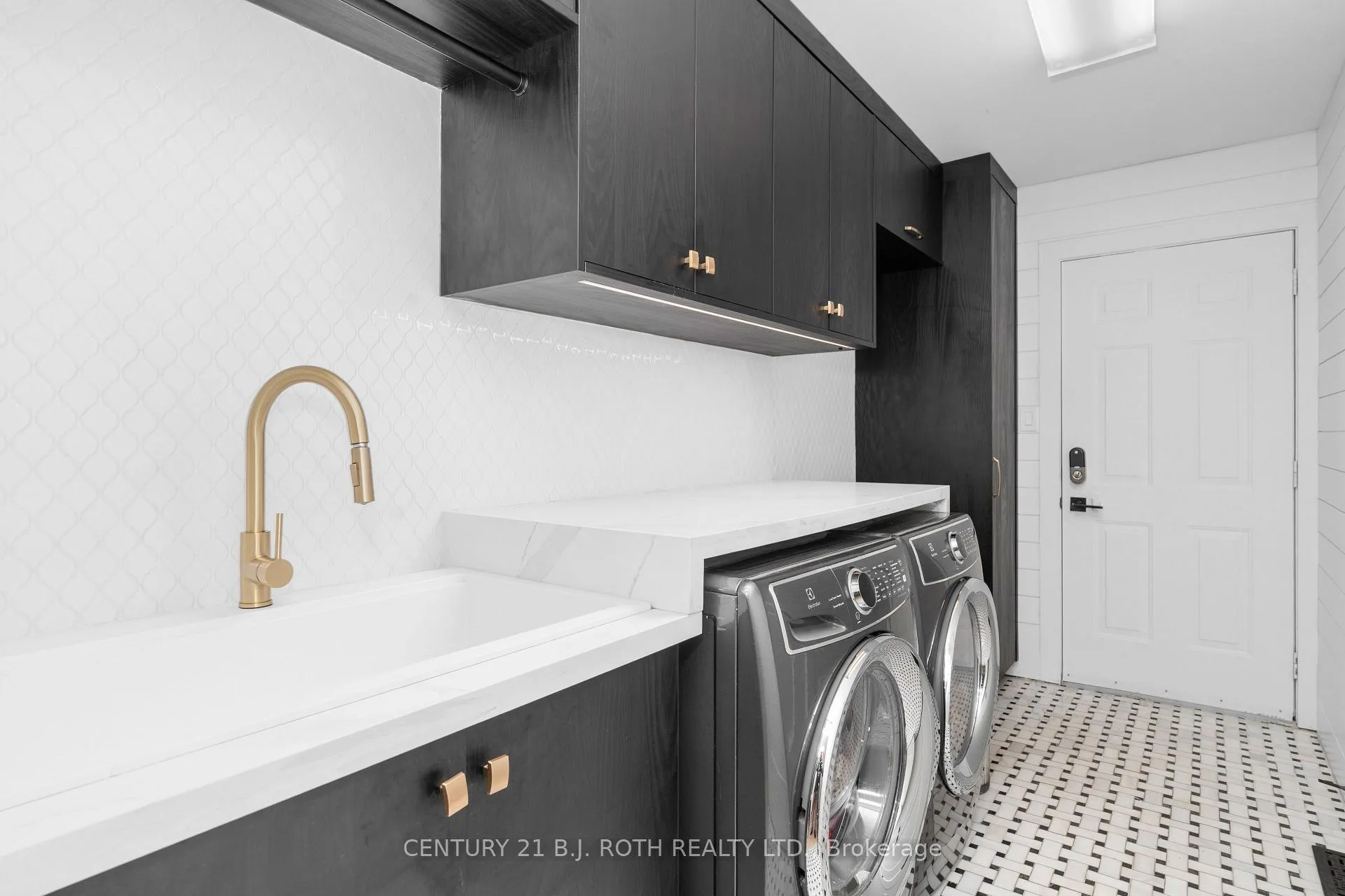 Photo 23 of 151 Wildwood Trail, Barrie, Ardagh — HOMEH