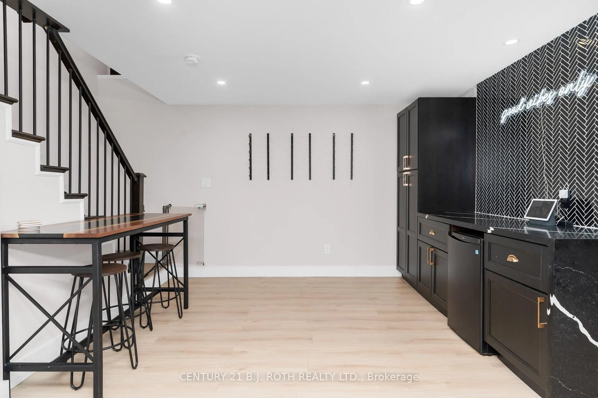 Photo 24 of 151 Wildwood Trail, Barrie, Ardagh — HOMEH