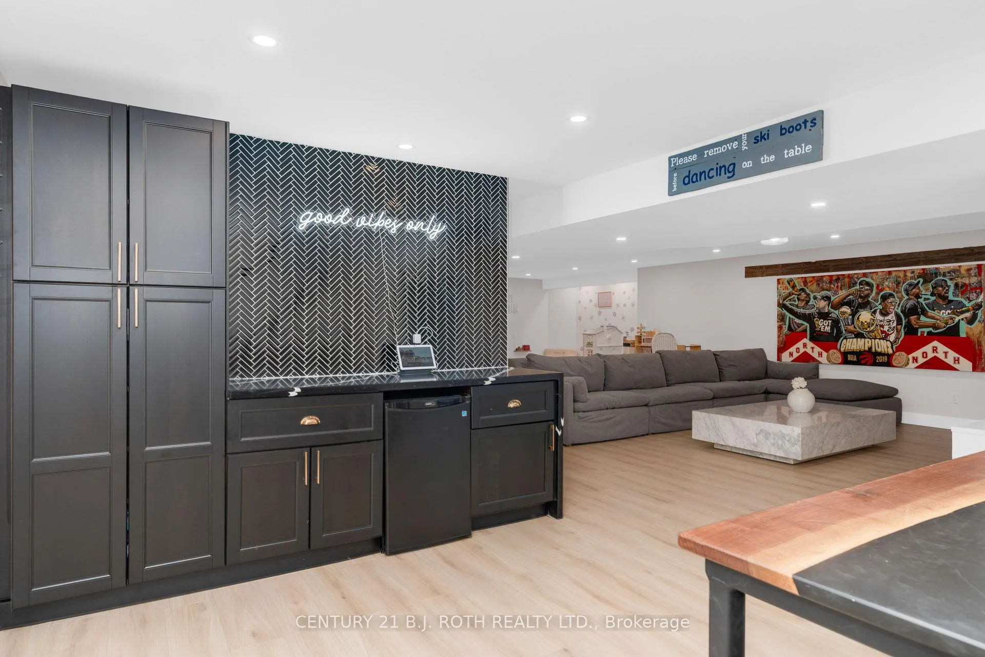 Photo 25 of 151 Wildwood Trail, Barrie, Ardagh — HOMEH