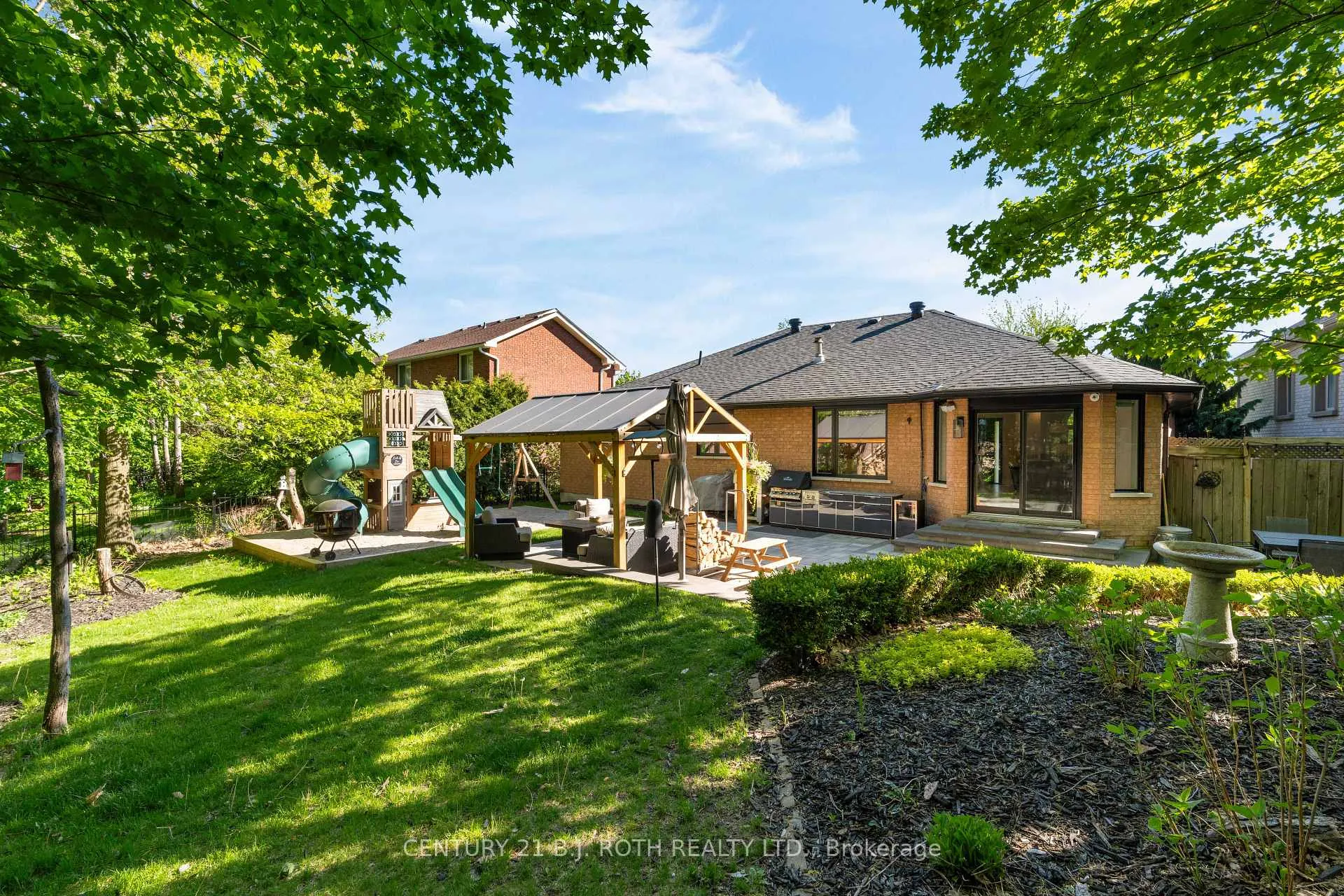 Photo 36 of 151 Wildwood Trail, Barrie, Ardagh — HOMEH