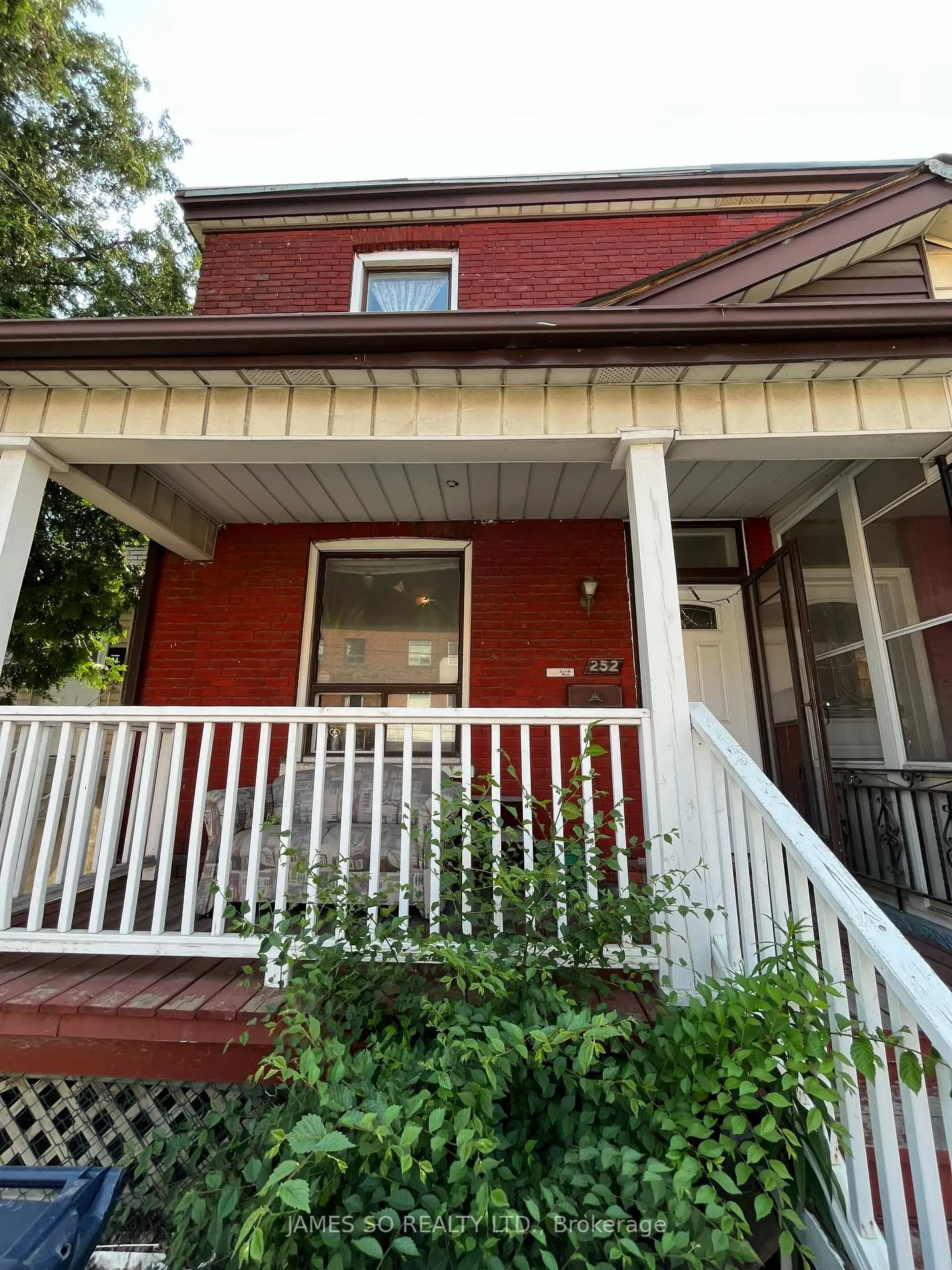Front of Unit Bmst, 252 Broadview Avenue