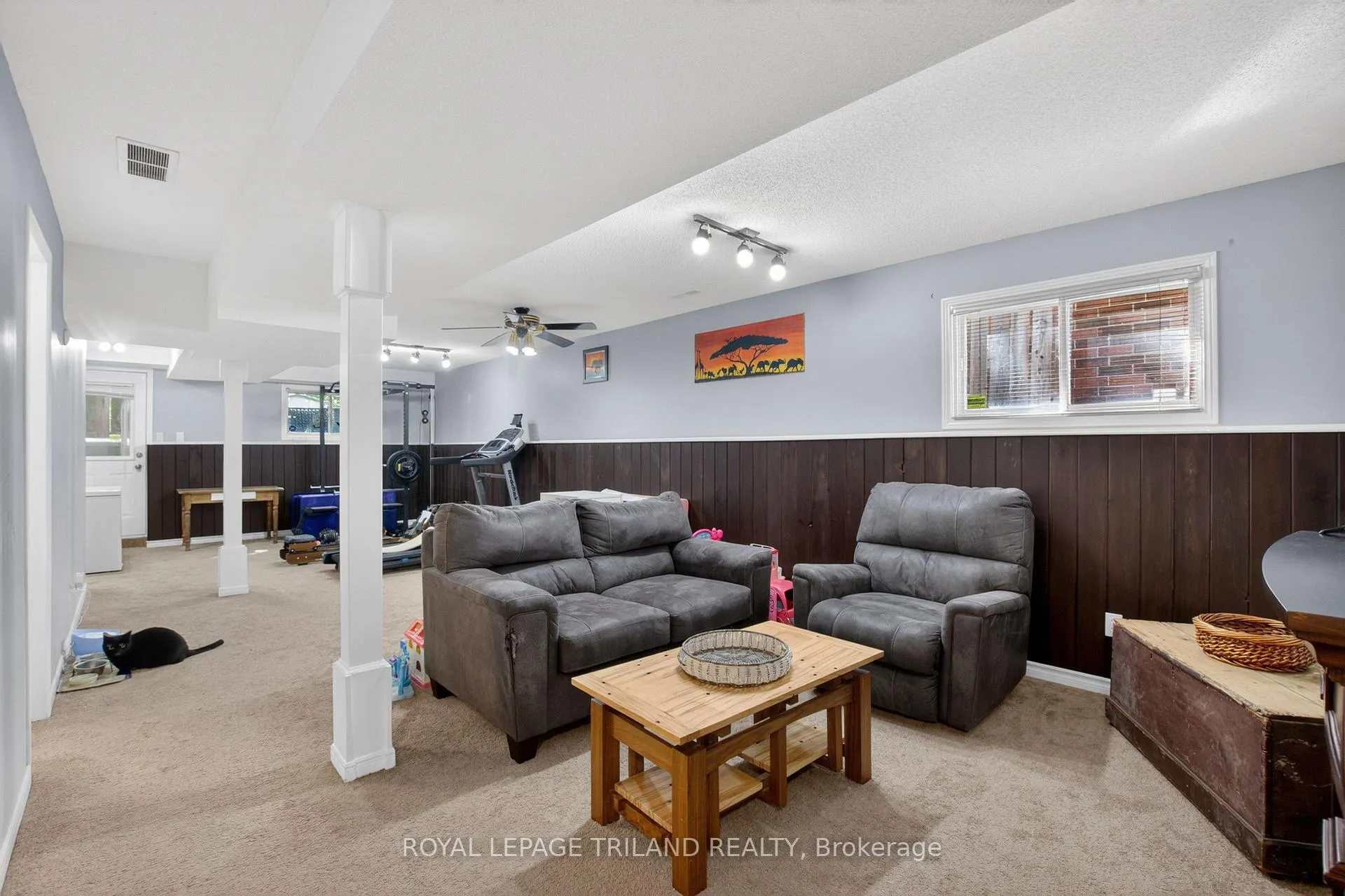 Photo 4 of 125 Bournemouth Drive, London, East I — HOMEH