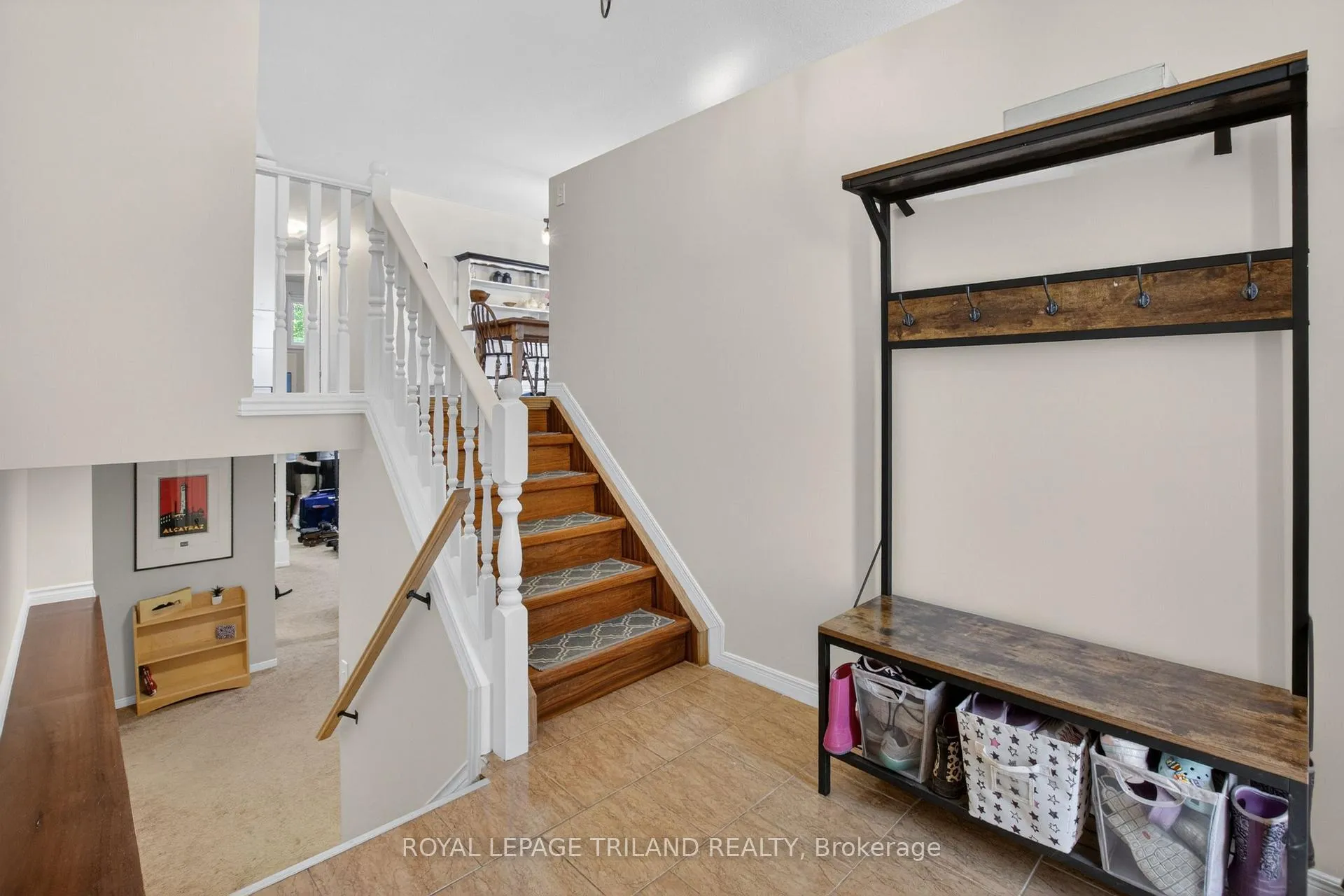 Photo 8 of 125 Bournemouth Drive, London, East I — HOMEH
