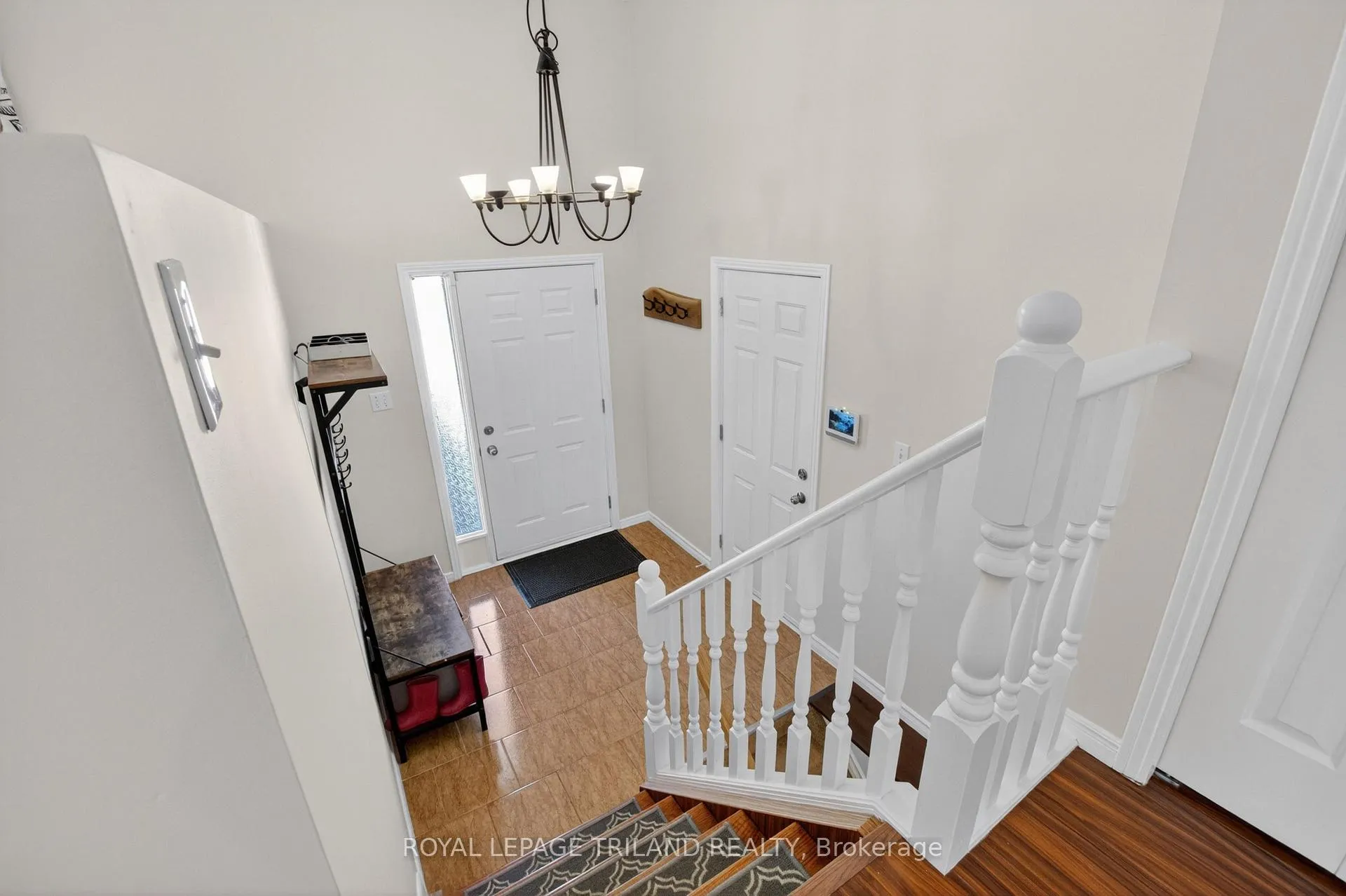 Photo 9 of 125 Bournemouth Drive, London, East I — HOMEH