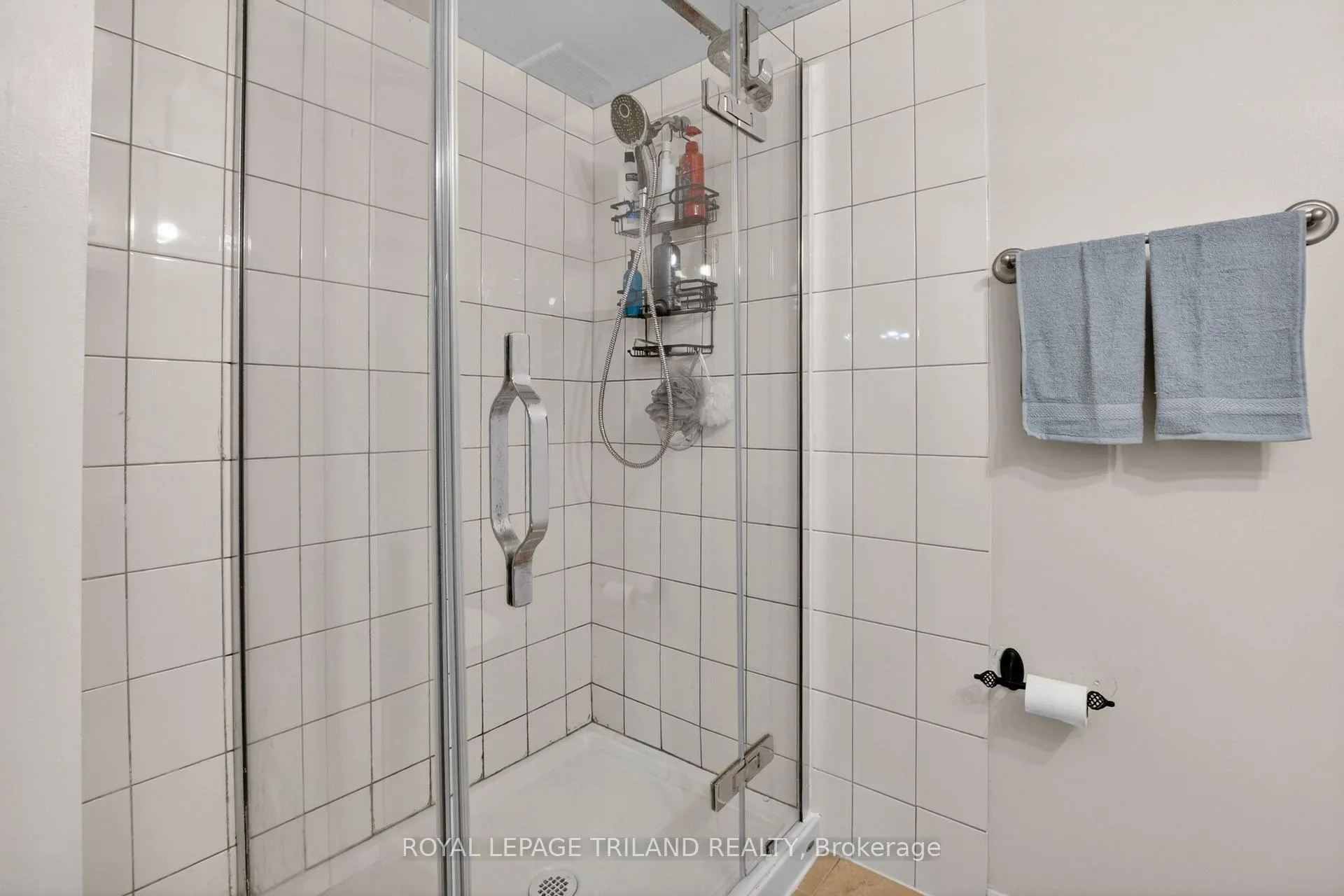 Photo 32 of 125 Bournemouth Drive, London, East I — HOMEH