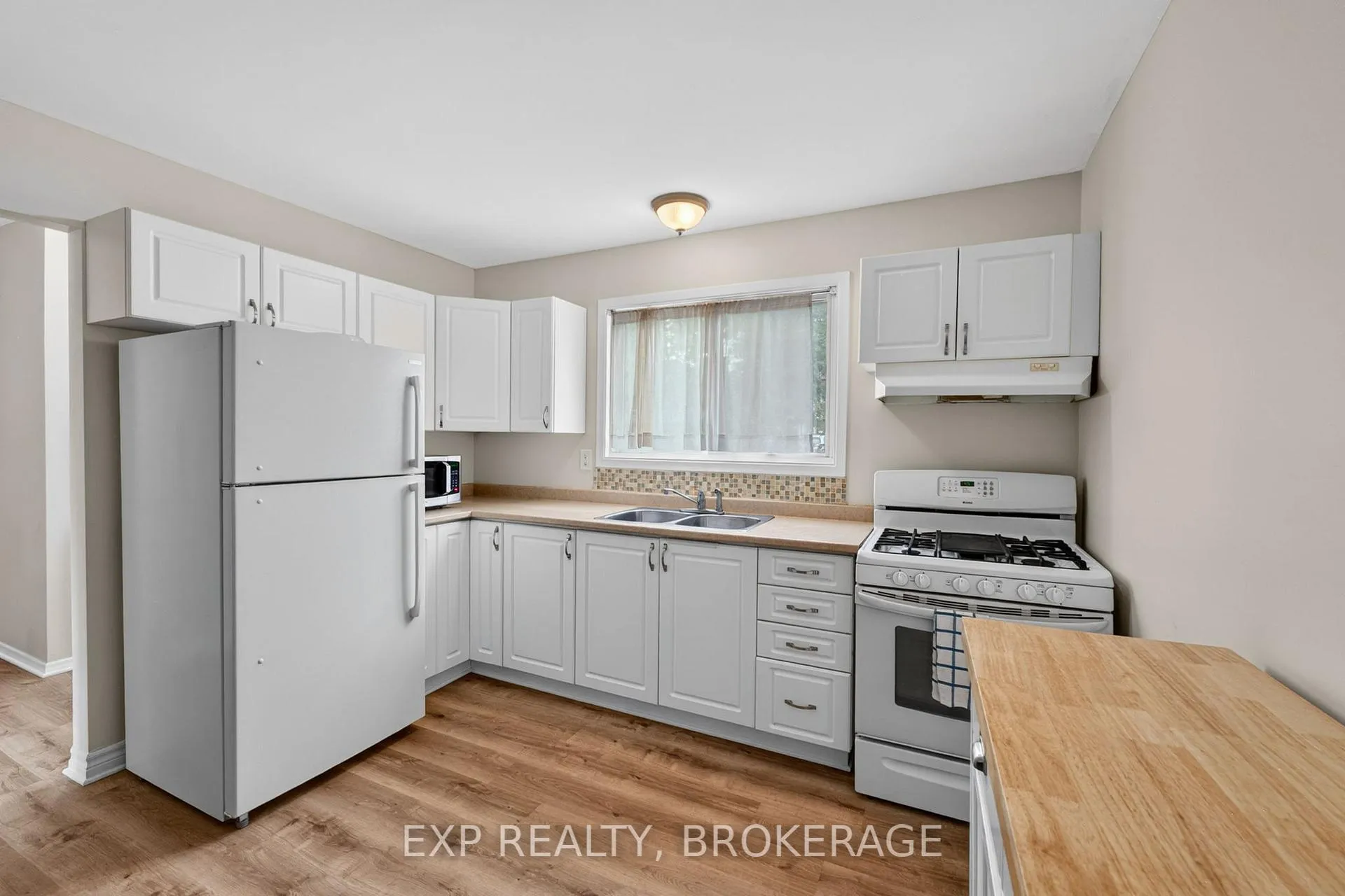 Photo 2 of 931 Oakview Avenue, Kingston, South of Taylor-Kidd Blvd — HOMEH