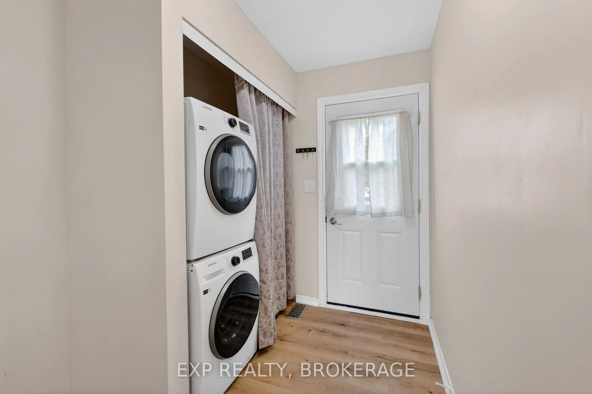 Photo 5 of 931 Oakview Avenue, Kingston, South of Taylor-Kidd Blvd — HOMEH
