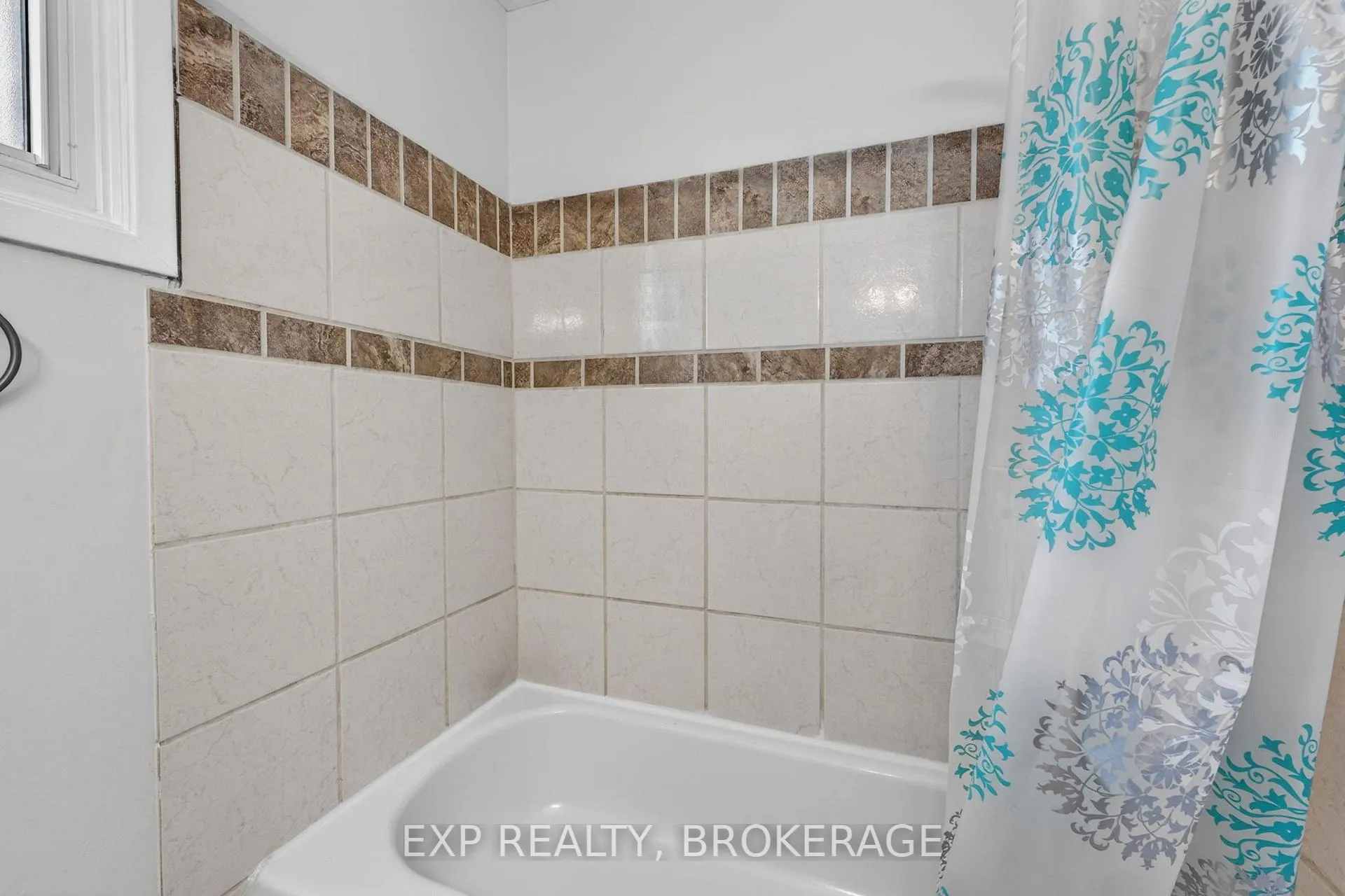 Photo 17 of 931 Oakview Avenue, Kingston, South of Taylor-Kidd Blvd — HOMEH