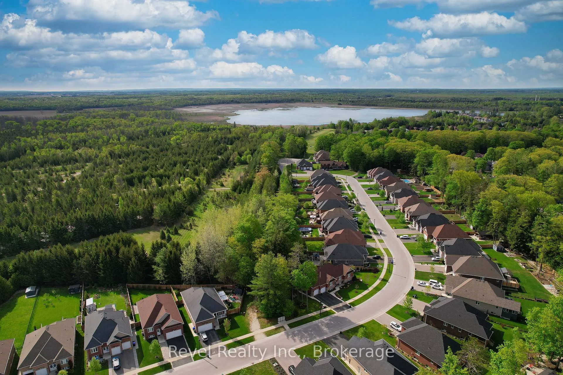 Photo 2 of 31 Natures Trail, Wasaga Beach — HOMEH