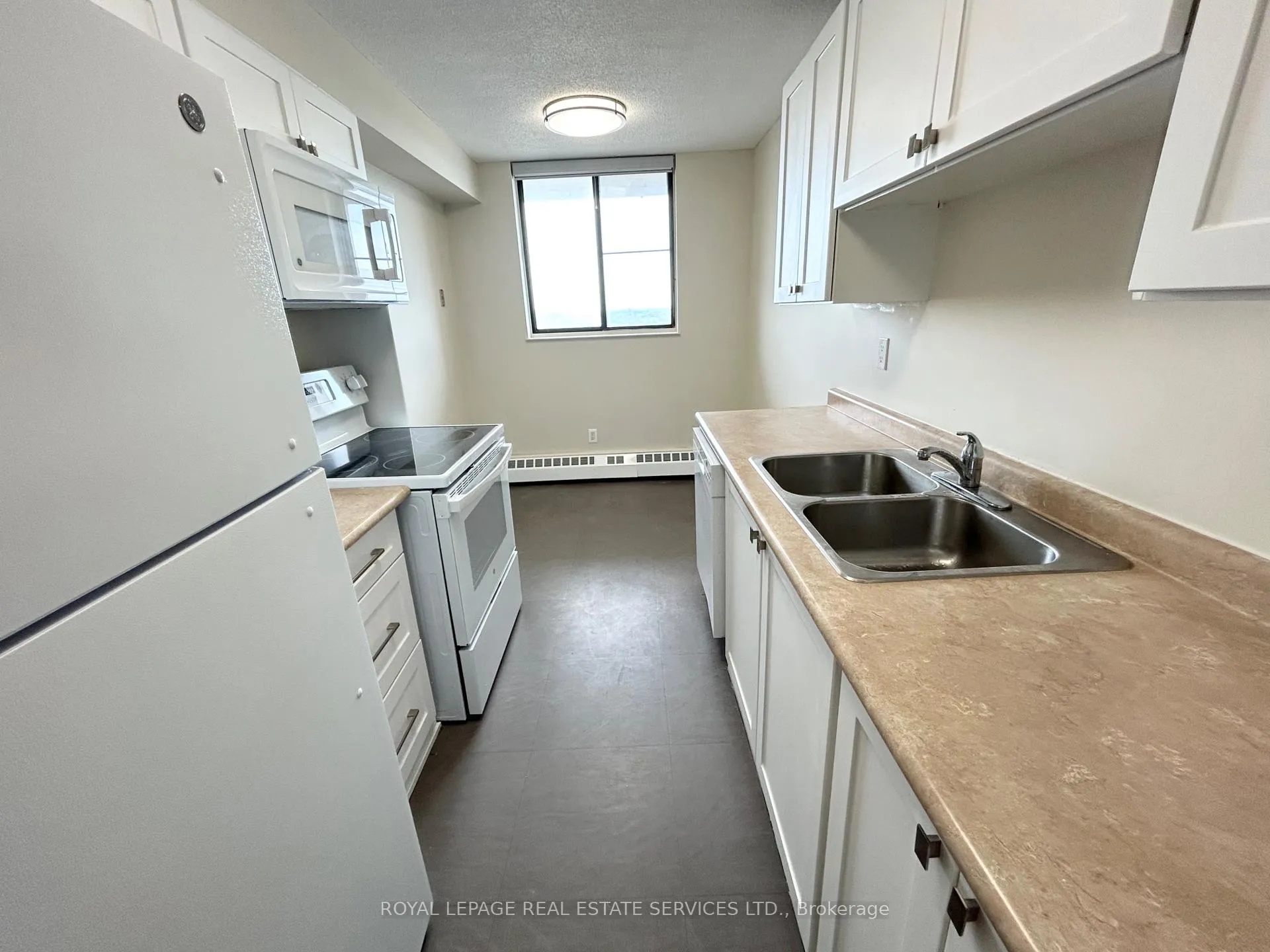 Photo 4 of Unit 1104, 16 Cedarwoods Crescent, Kitchener — HOMEH