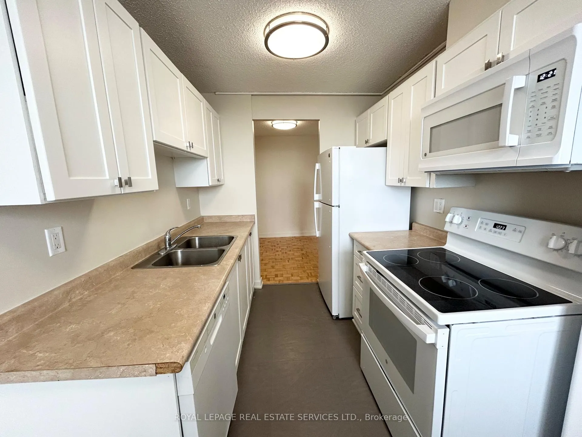 Photo 5 of Unit 1104, 16 Cedarwoods Crescent, Kitchener — HOMEH