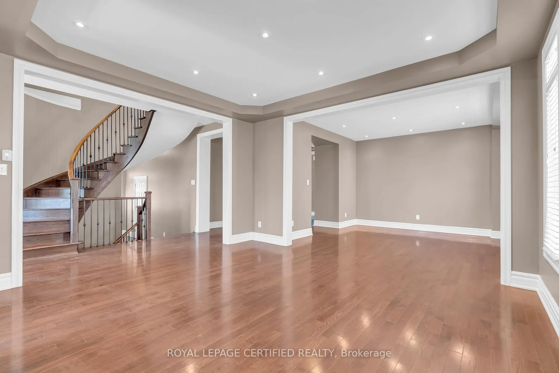 Photo 7 of 6 Cachet Court, Brampton, Credit Valley — HOMEH