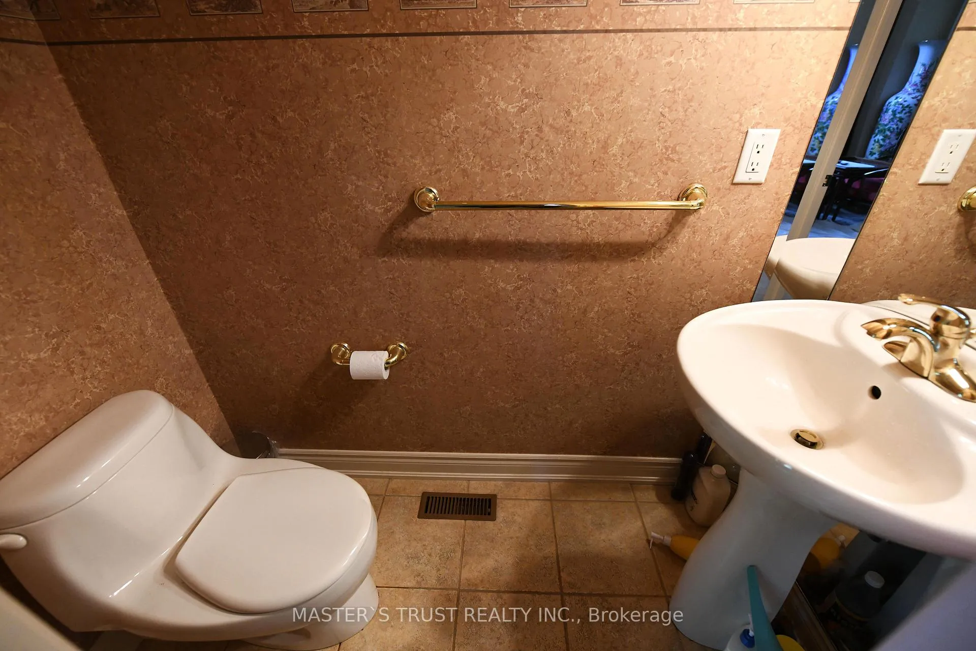 Photo 12 of 24 Majestic Drive, Markham, Berczy — HOMEH