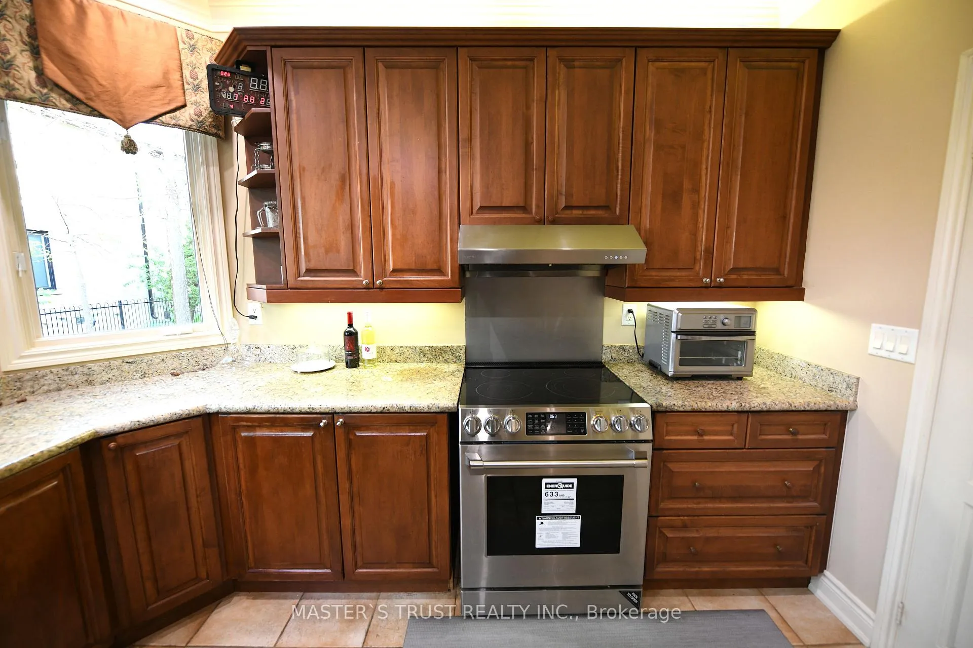 Photo 18 of 24 Majestic Drive, Markham, Berczy — HOMEH