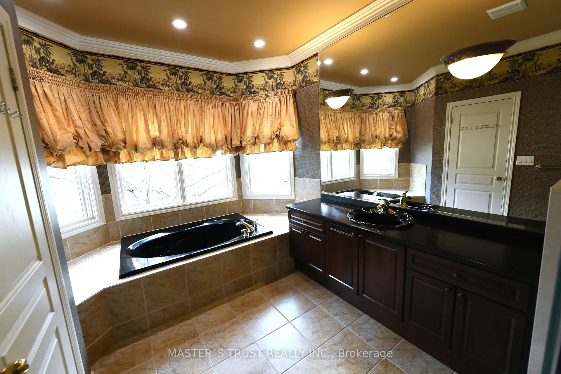 Photo 39 of 24 Majestic Drive, Markham, Berczy — HOMEH
