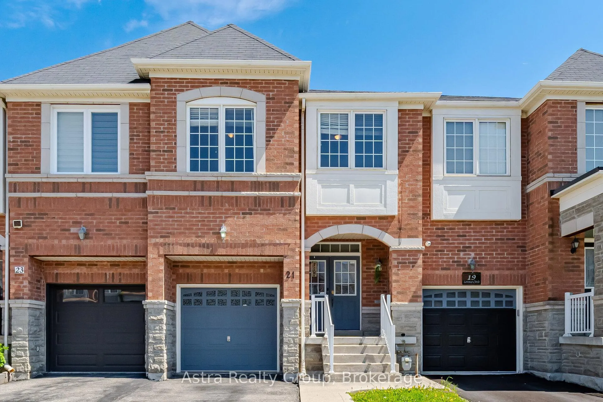 Photo 2 of 21 Lorenzo Circle, Brampton, Sandringham-Wellington — HOMEH