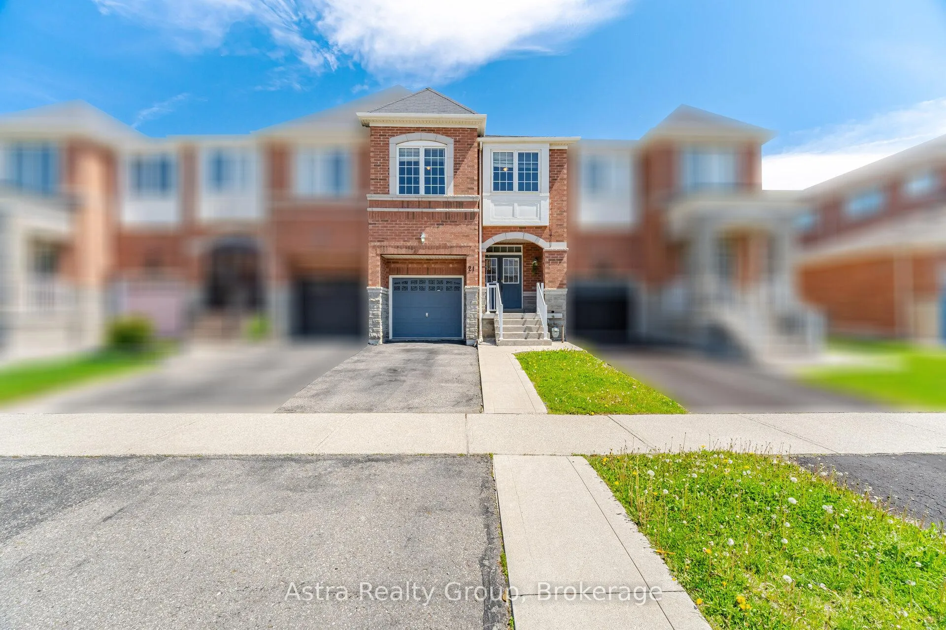 Photo 3 of 21 Lorenzo Circle, Brampton, Sandringham-Wellington — HOMEH