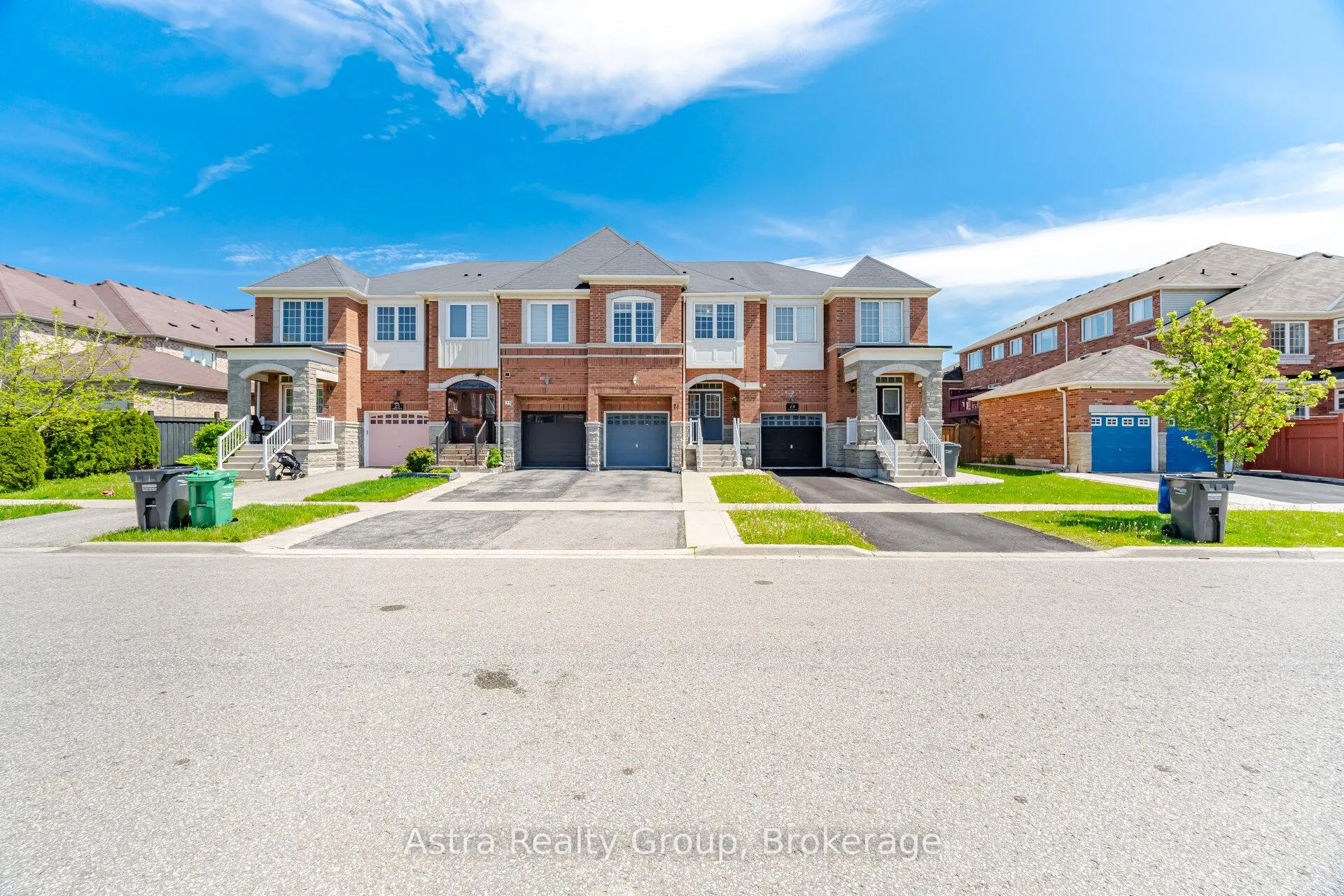Photo 5 of 21 Lorenzo Circle, Brampton, Sandringham-Wellington — HOMEH