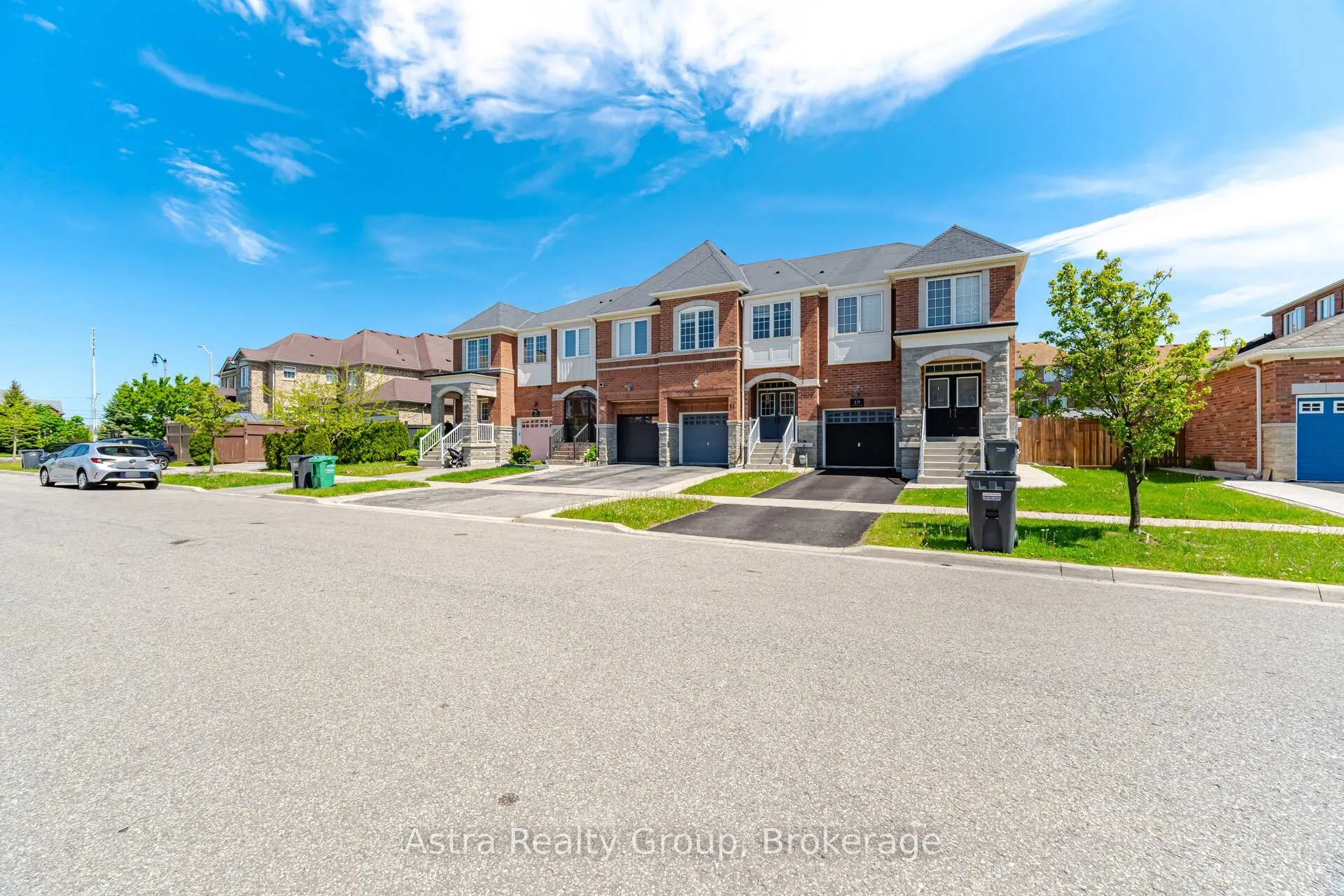 Photo 6 of 21 Lorenzo Circle, Brampton, Sandringham-Wellington — HOMEH