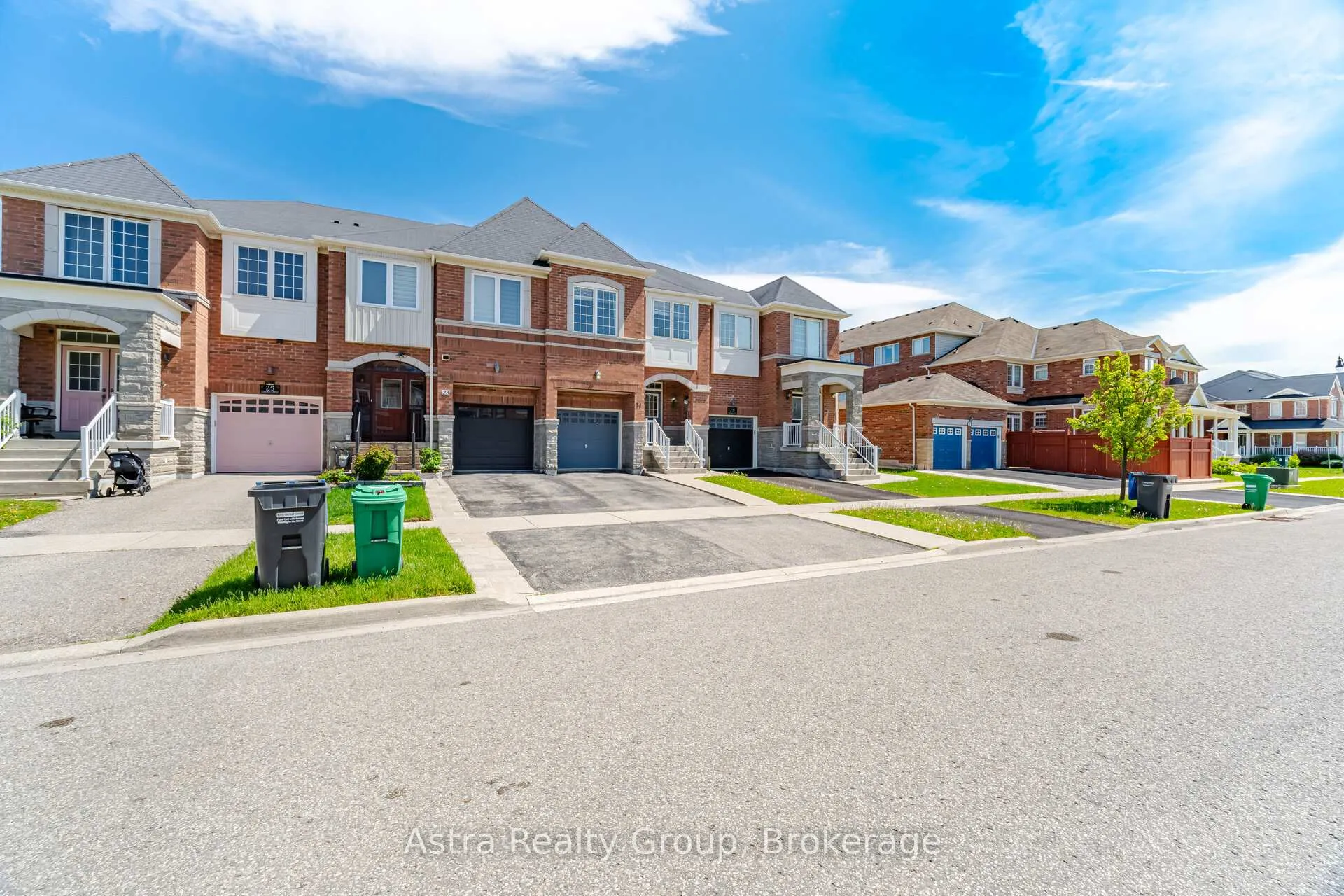 Photo 7 of 21 Lorenzo Circle, Brampton, Sandringham-Wellington — HOMEH