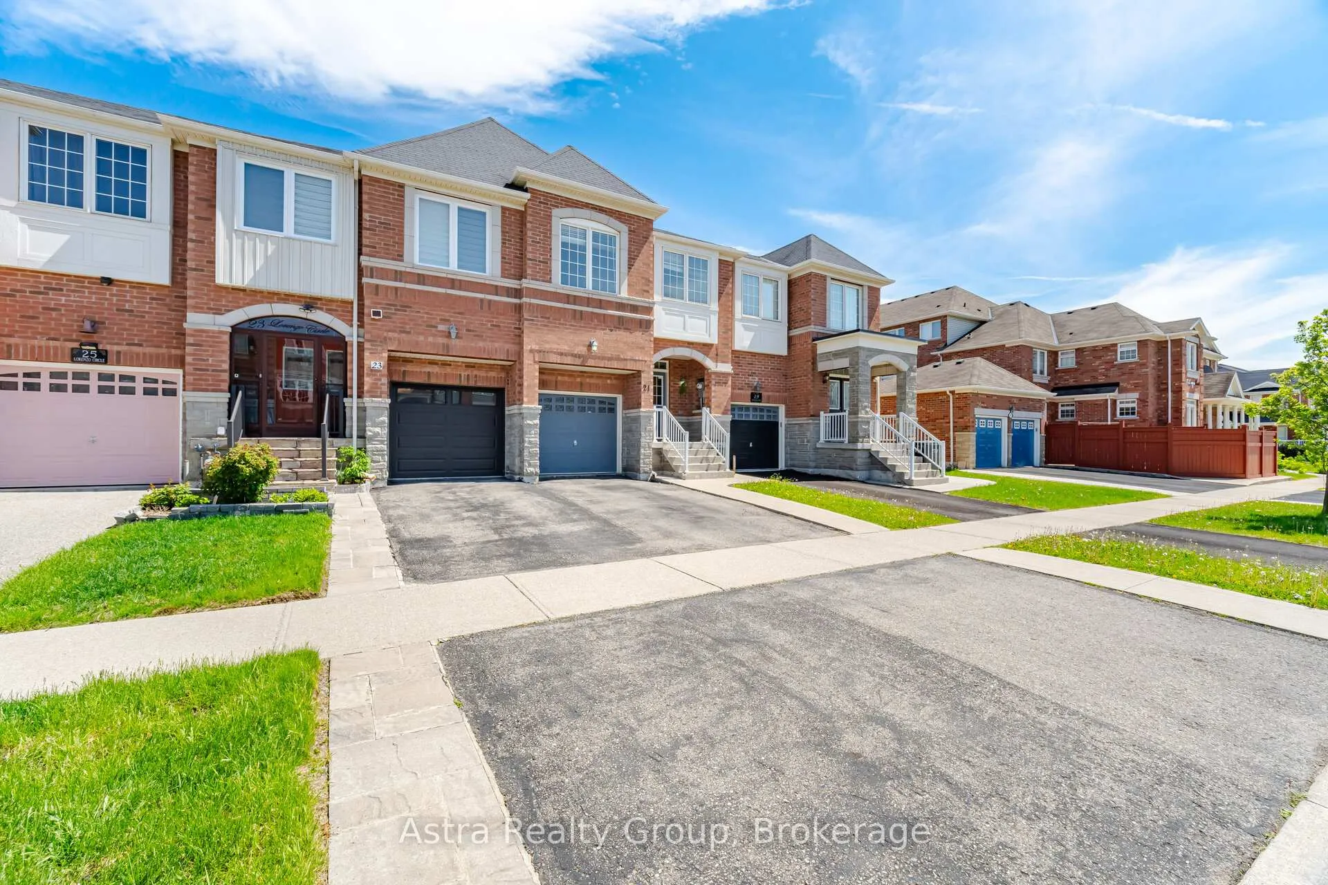 Photo 8 of 21 Lorenzo Circle, Brampton, Sandringham-Wellington — HOMEH