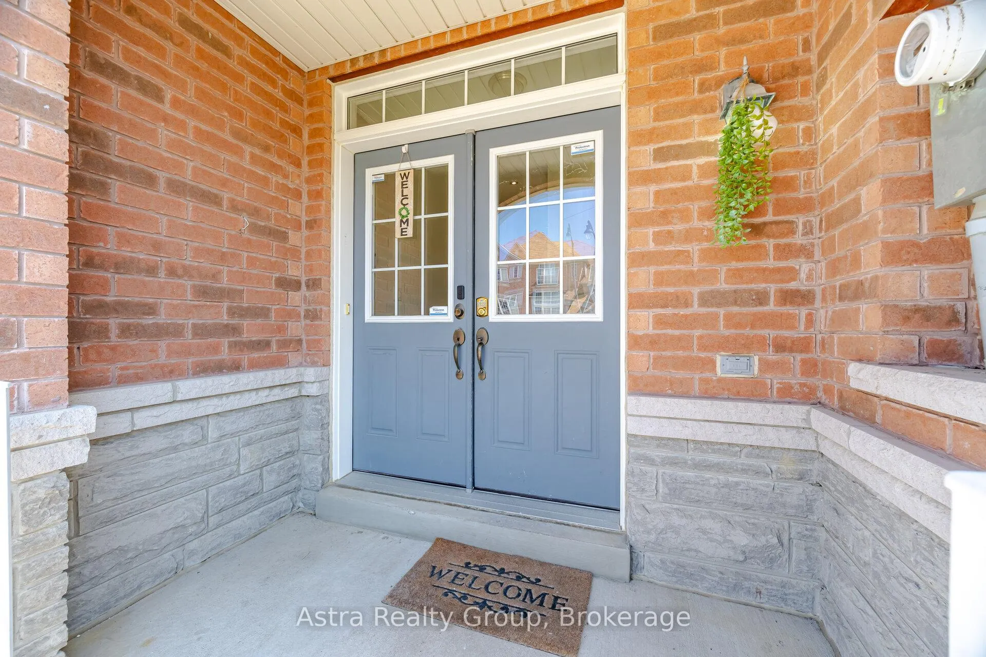 Photo 9 of 21 Lorenzo Circle, Brampton, Sandringham-Wellington — HOMEH