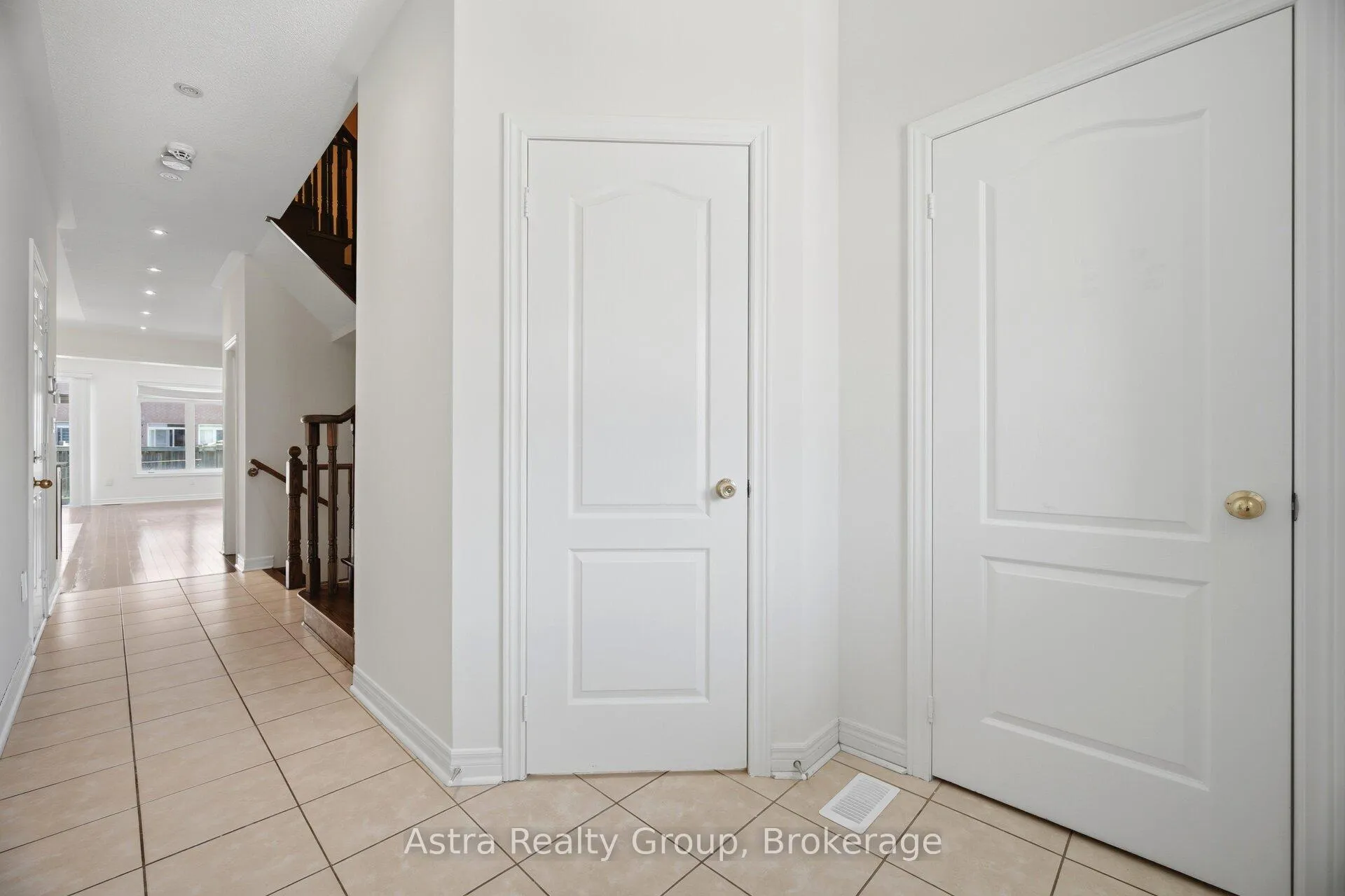 Photo 11 of 21 Lorenzo Circle, Brampton, Sandringham-Wellington — HOMEH