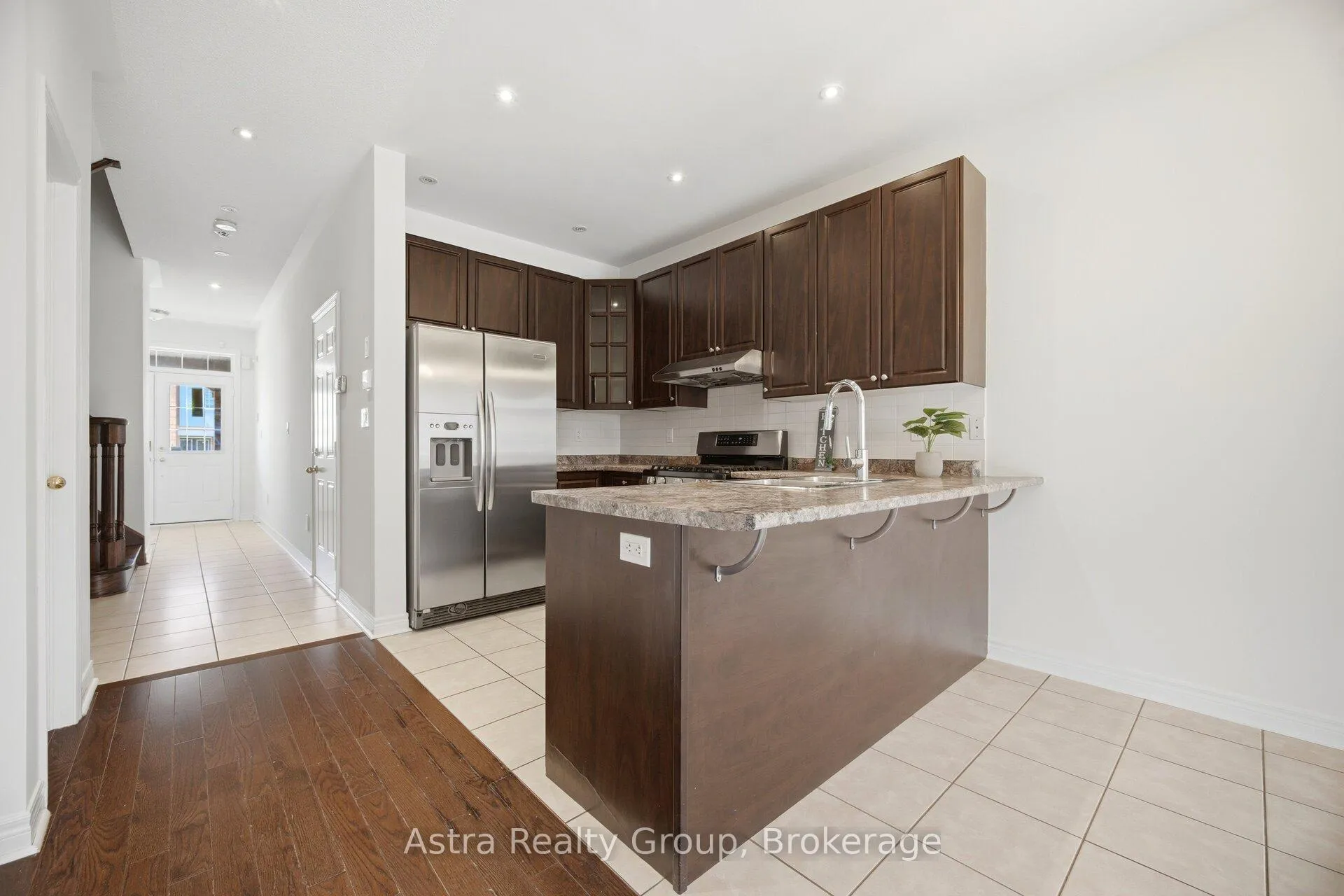 Photo 12 of 21 Lorenzo Circle, Brampton, Sandringham-Wellington — HOMEH