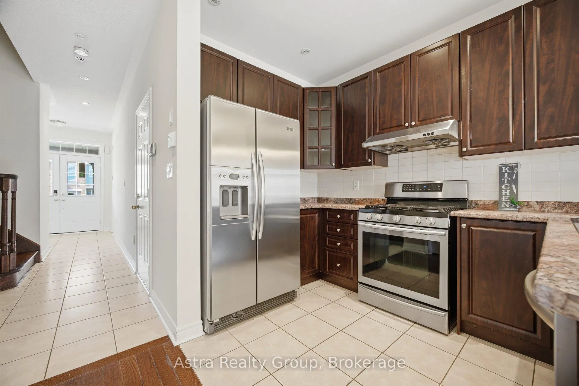 Photo 13 of 21 Lorenzo Circle, Brampton, Sandringham-Wellington — HOMEH