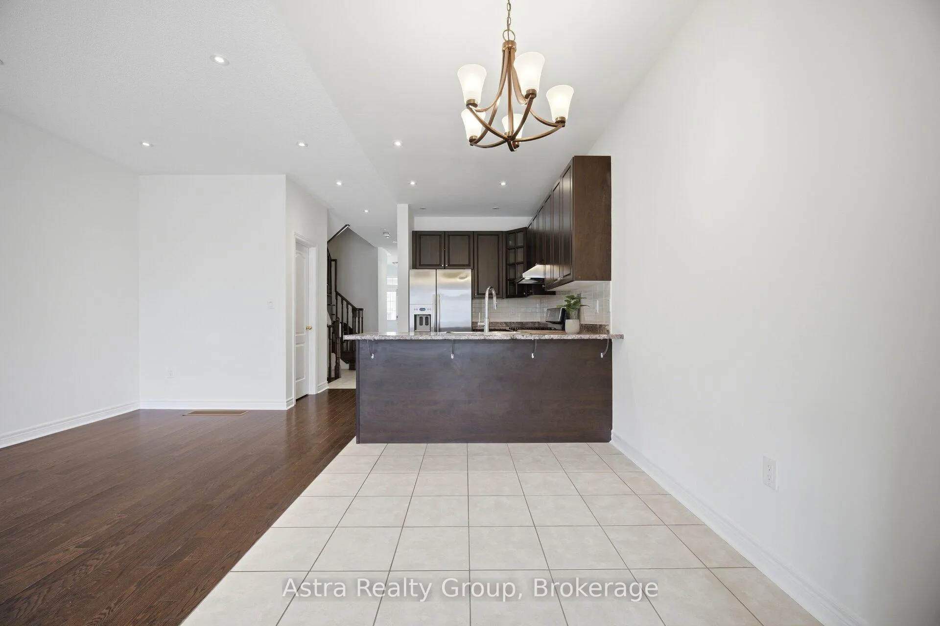 Photo 19 of 21 Lorenzo Circle, Brampton, Sandringham-Wellington — HOMEH