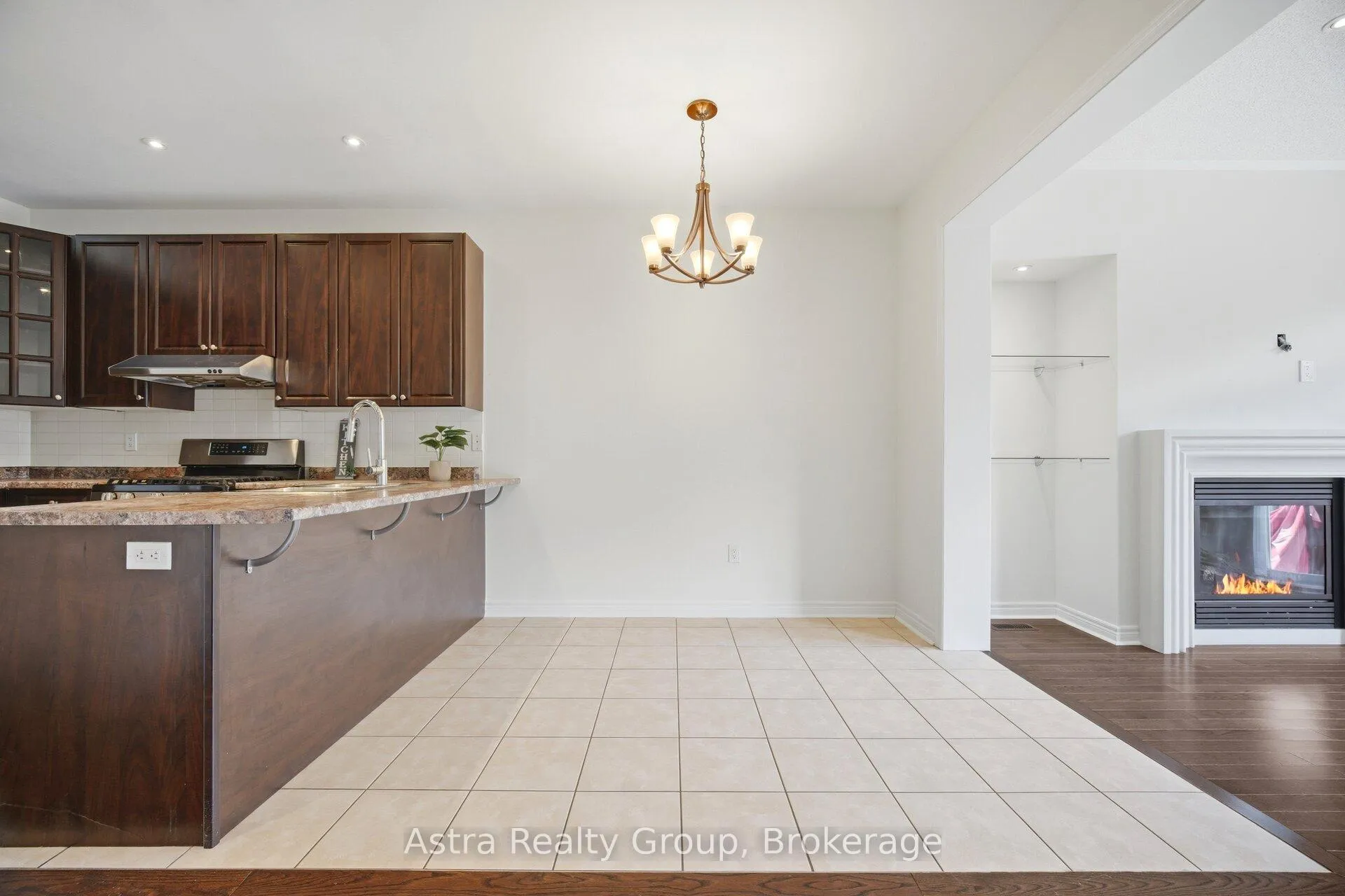 Photo 20 of 21 Lorenzo Circle, Brampton, Sandringham-Wellington — HOMEH