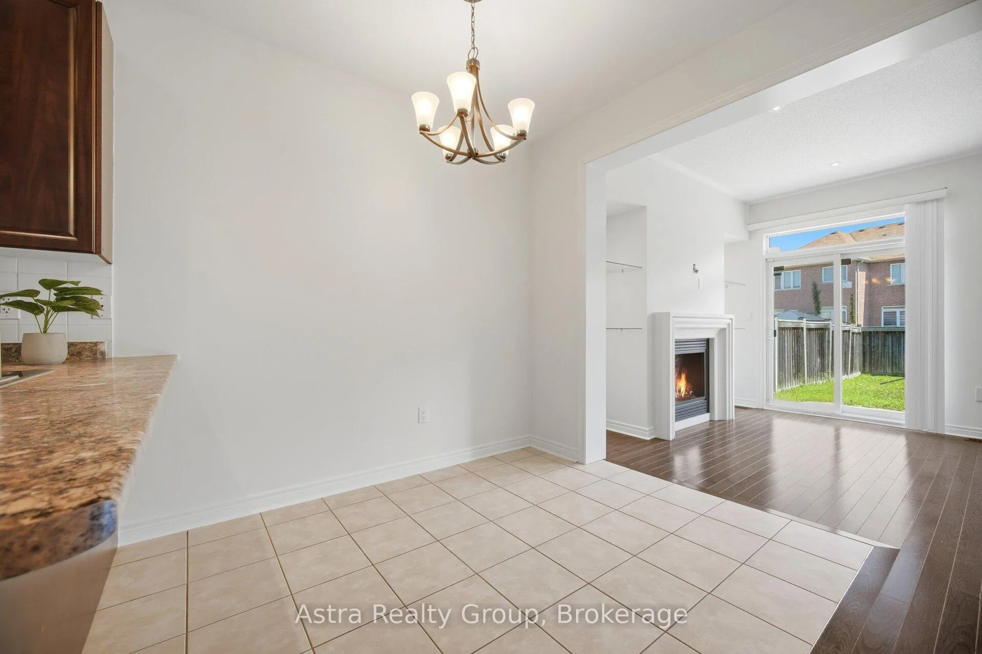 Photo 21 of 21 Lorenzo Circle, Brampton, Sandringham-Wellington — HOMEH