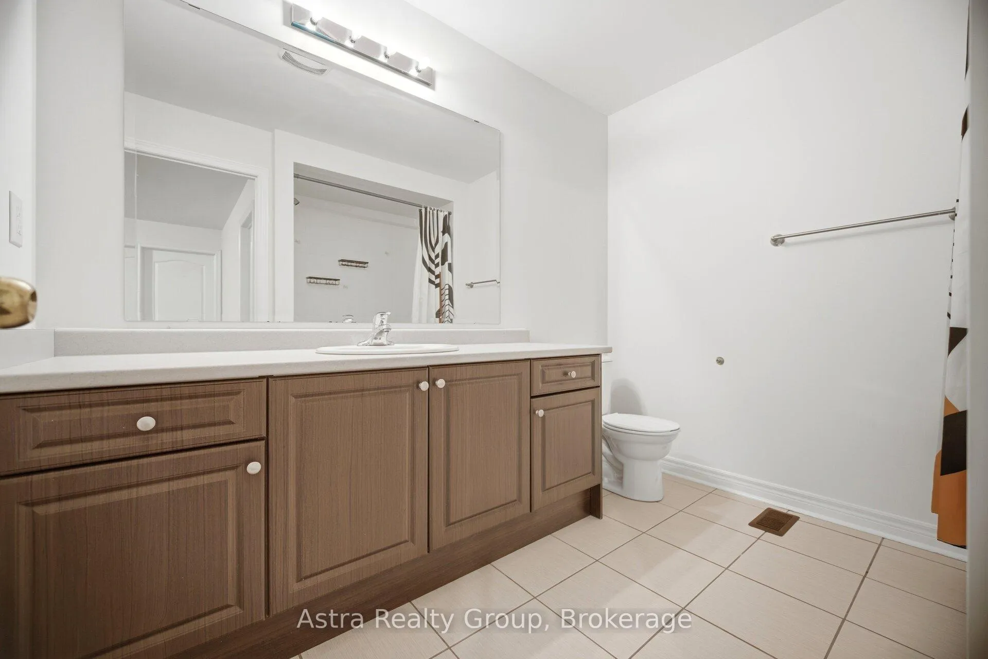 Photo 41 of 21 Lorenzo Circle, Brampton, Sandringham-Wellington — HOMEH