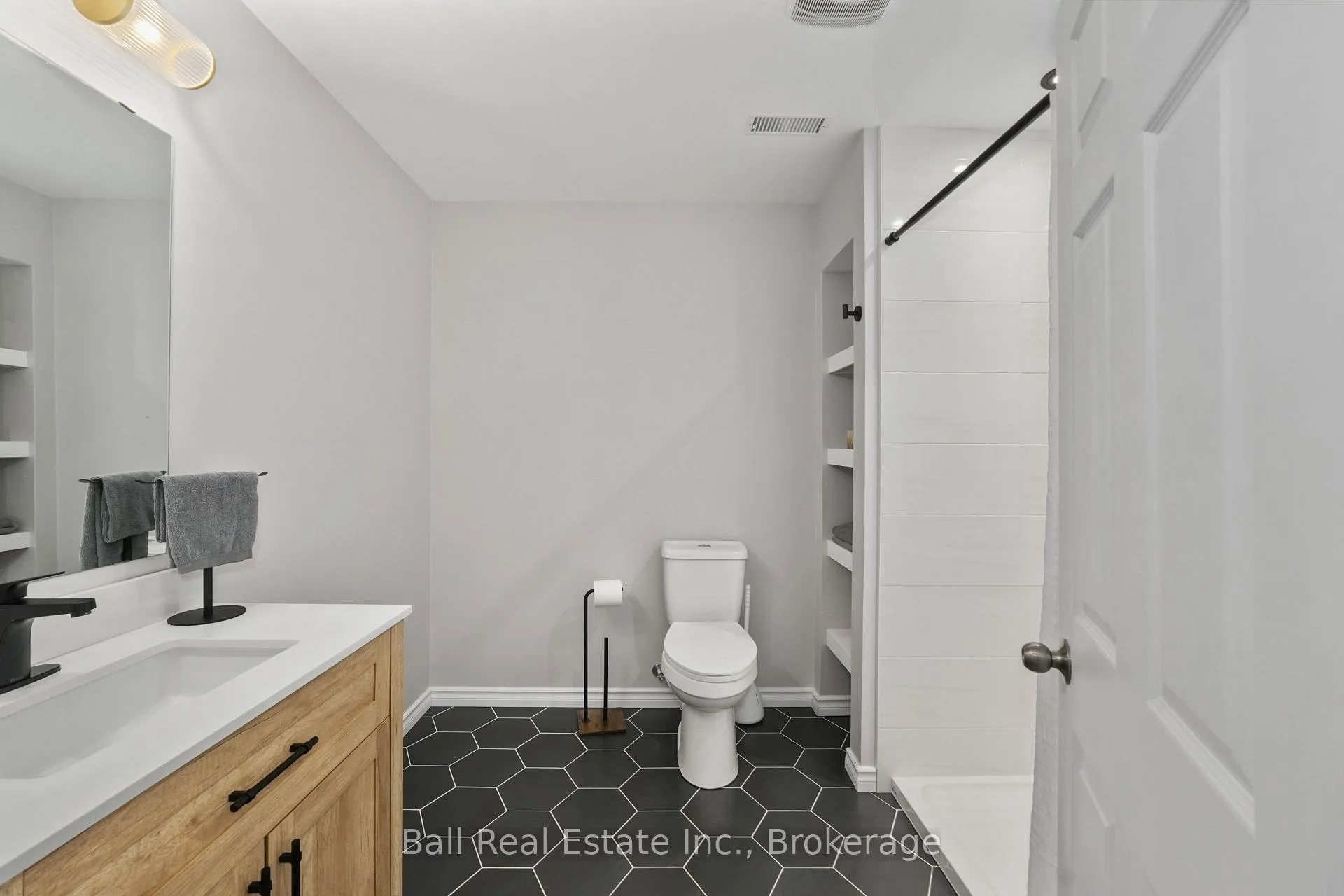 Photo 38 of 8 Darrell Drain Crescent, Asphodel-Norwood, Norwood — HOMEH