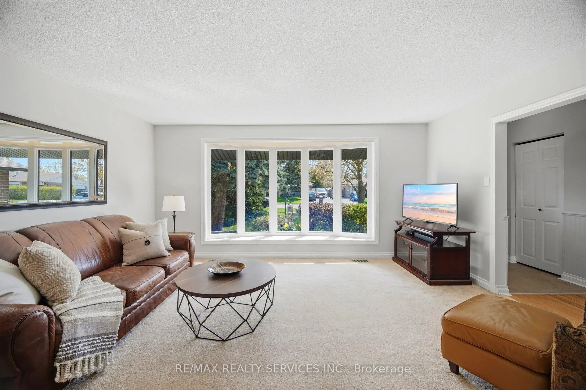 Photo 7 of 25 Ascot Avenue, Brampton, Avondale — HOMEH