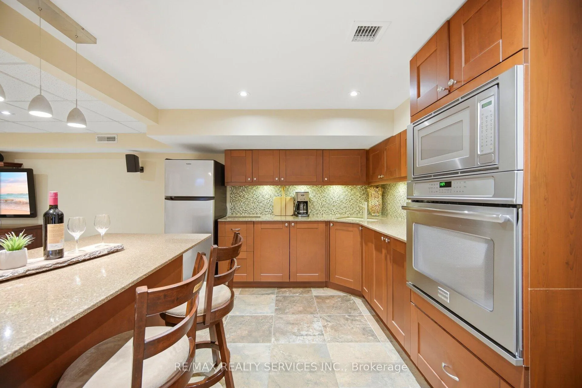 Photo 37 of 25 Ascot Avenue, Brampton, Avondale — HOMEH
