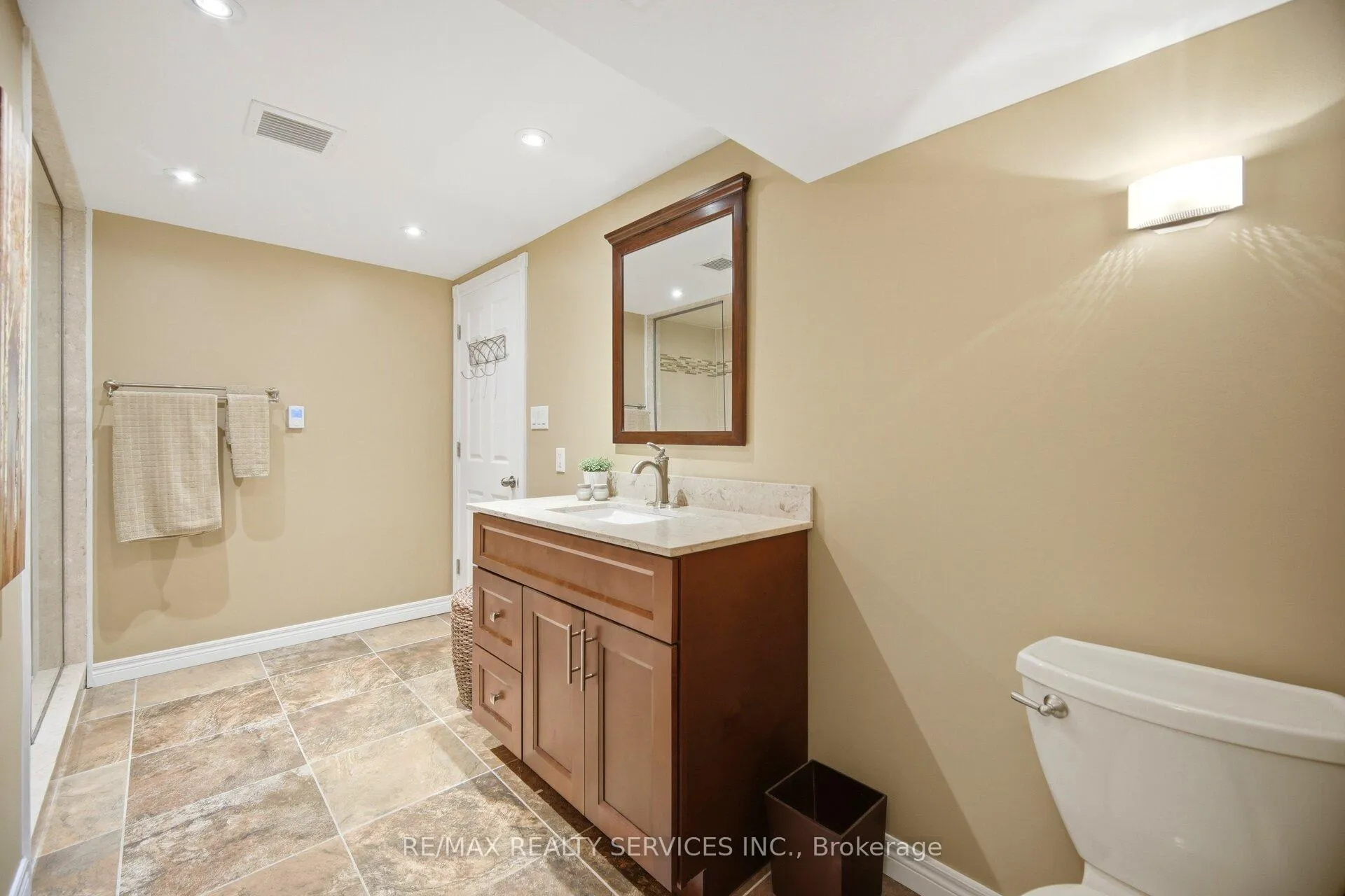 Photo 43 of 25 Ascot Avenue, Brampton, Avondale — HOMEH