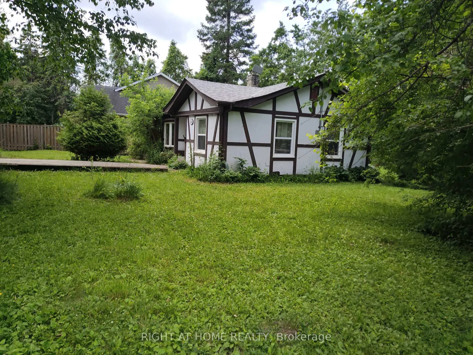 Photo 2 of 110 Ethel Park Drive, Brock, Beaverton — HOMEH
