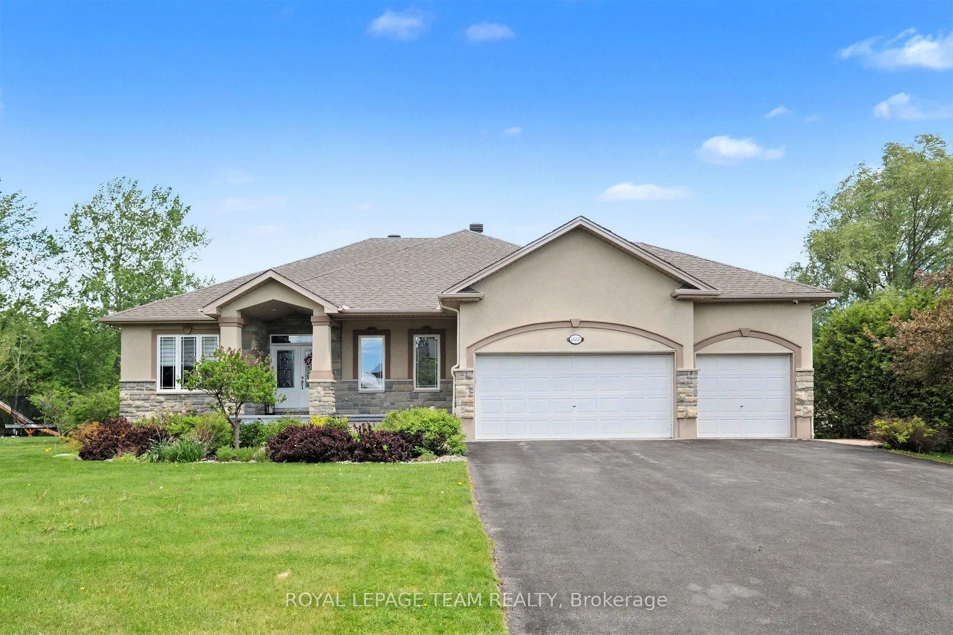 Photo 2 of 6868 Sparkling Lake Way, Ottawa, Greely — HOMEH