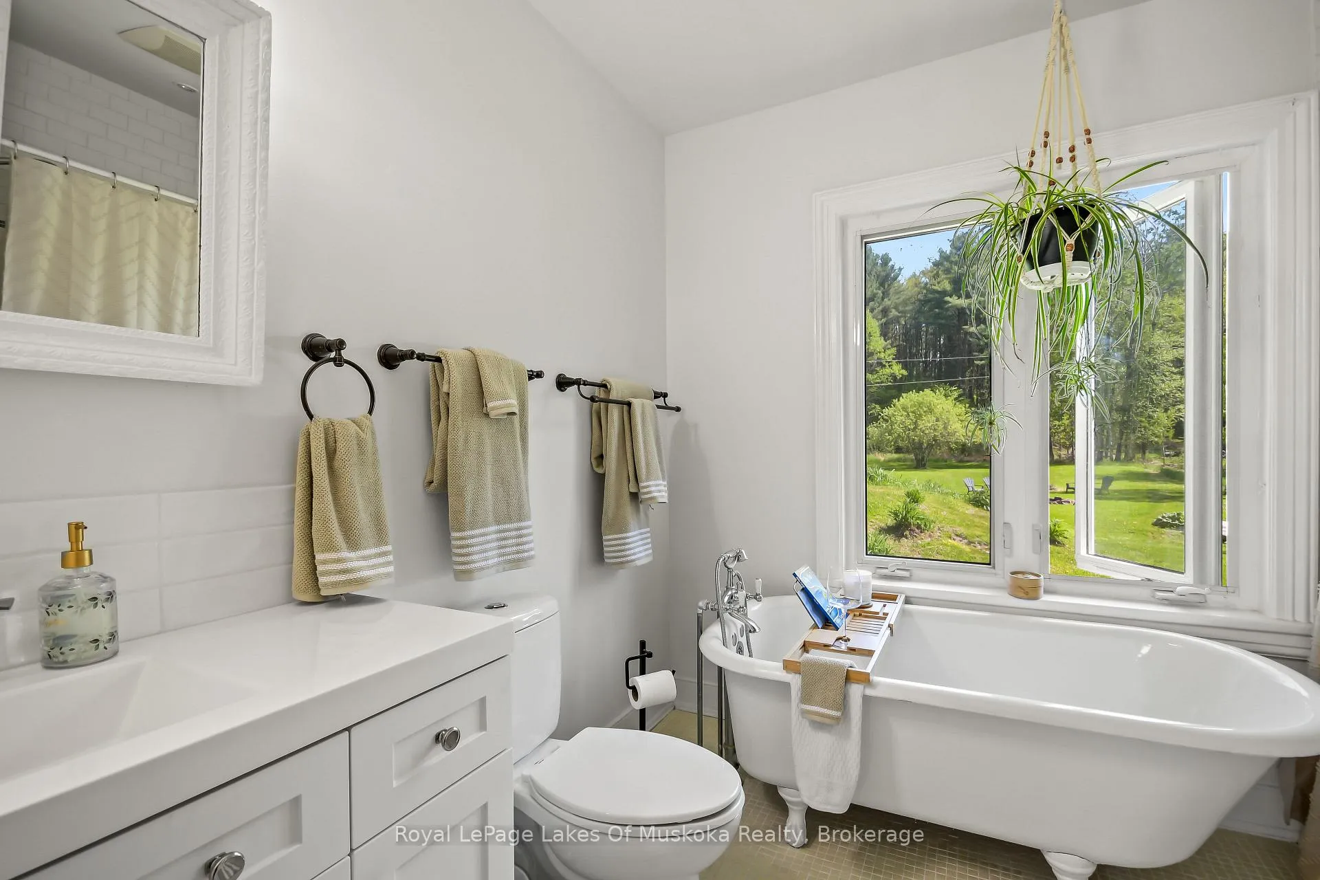 Photo 24 of 204 Beaumont Drive, Bracebridge, Muskoka (N) — HOMEH