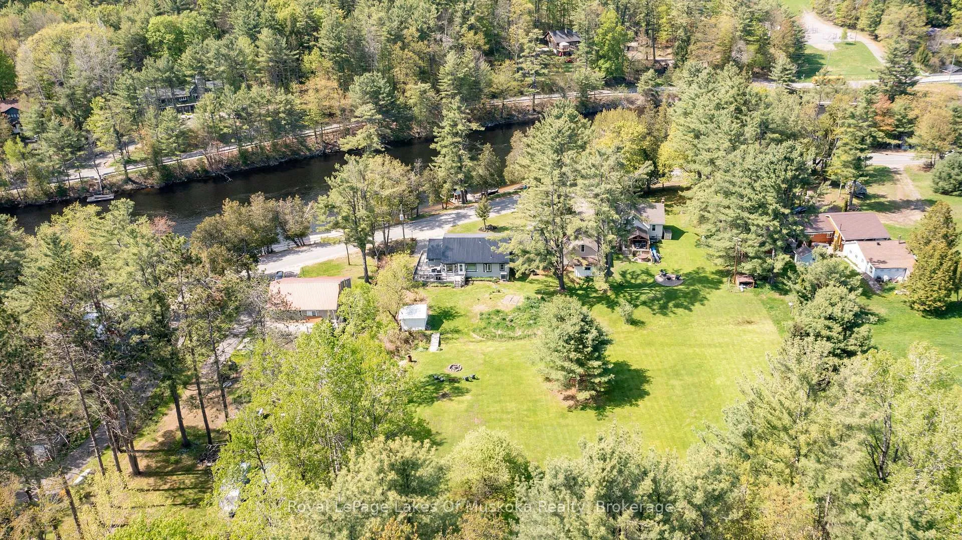 Photo 32 of 204 Beaumont Drive, Bracebridge, Muskoka (N) — HOMEH