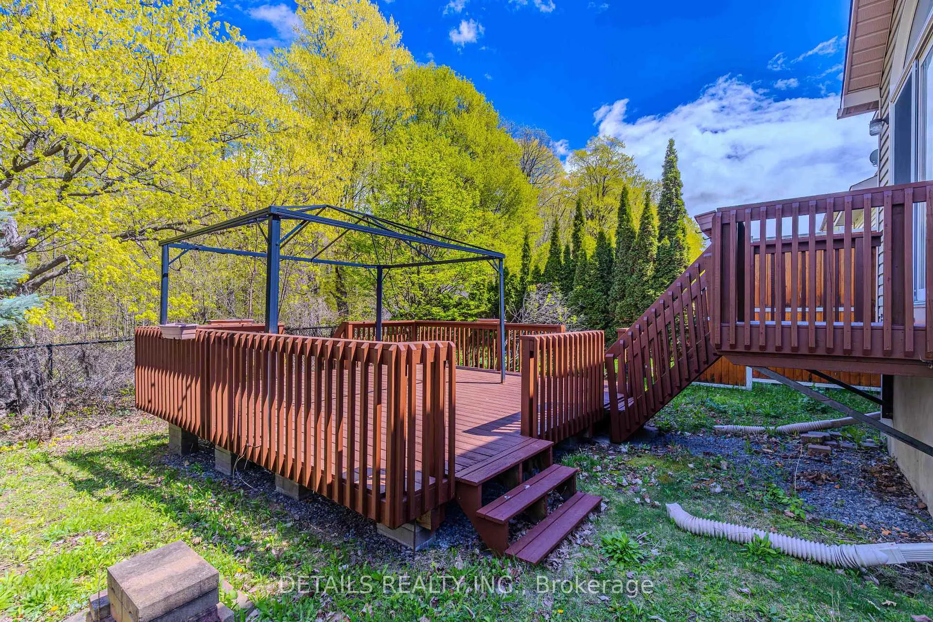 Photo 3 of 134 Tacom Circle, Ottawa, Barrhaven - Strandherd — HOMEH